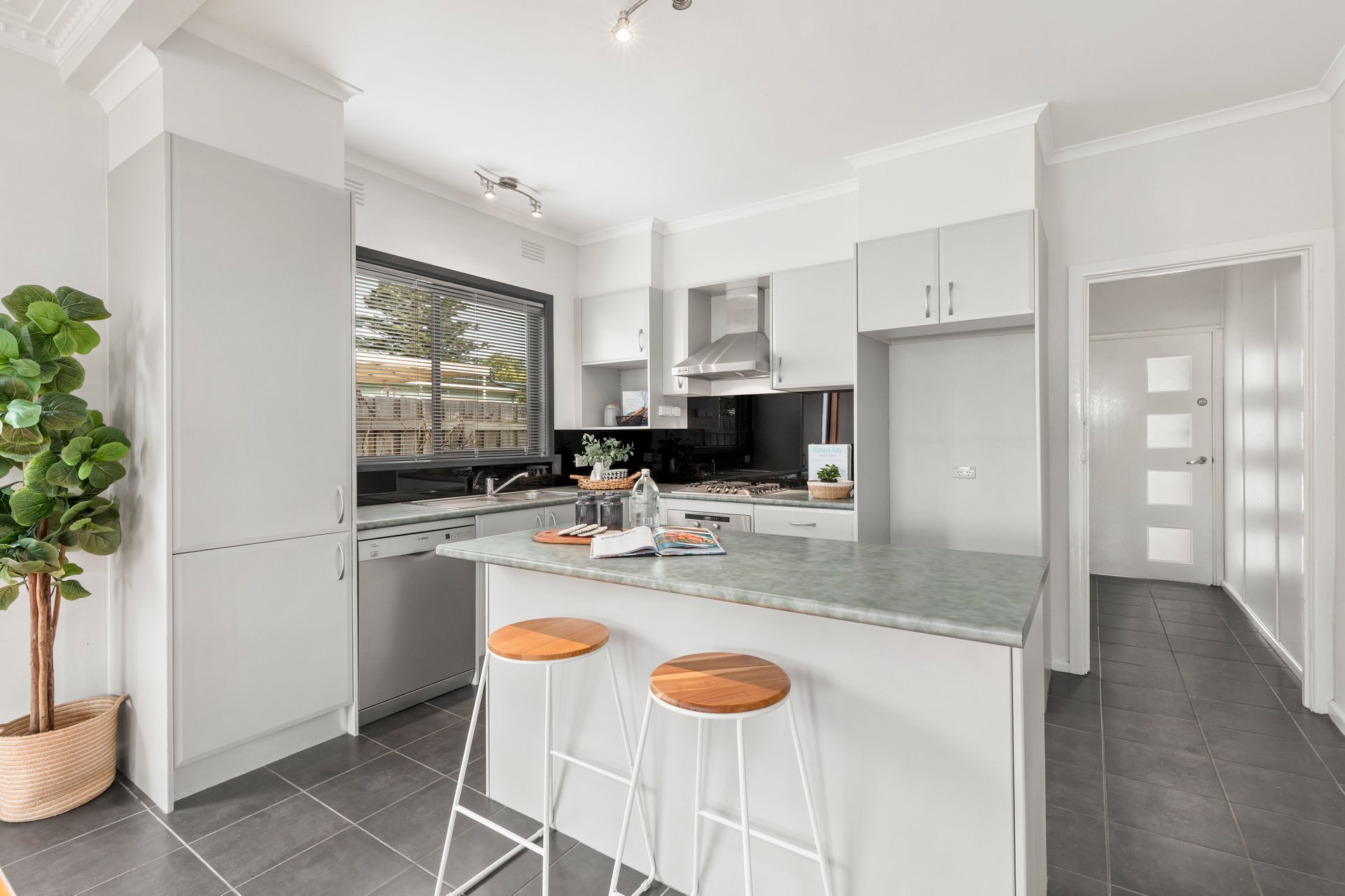 22 Knight Avenue, Herne Hill image 2