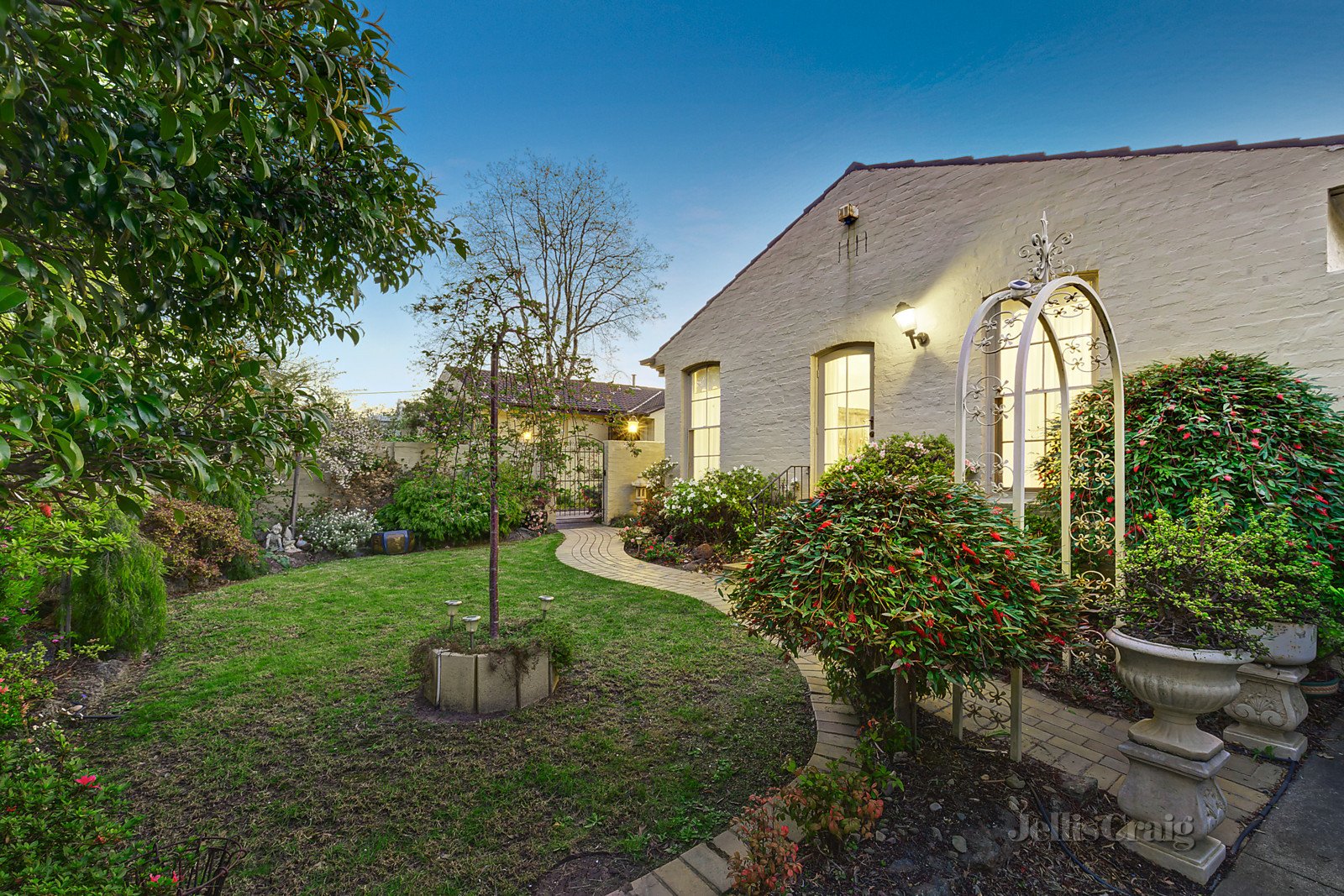 2/2 Kooyongkoot Road, Hawthorn image 1