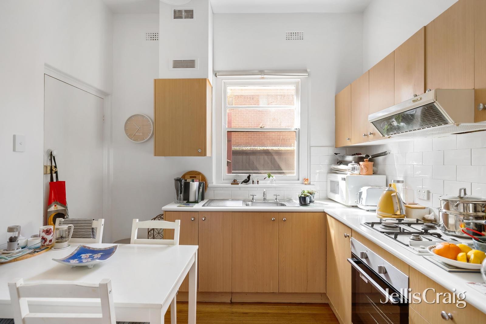 2/2 Linton Court, Hawthorn East image 3