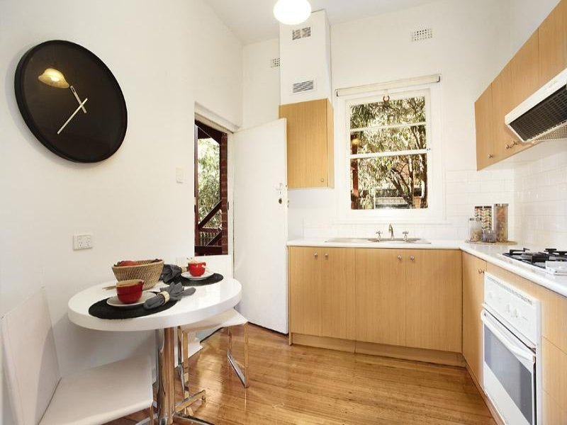 2/2 Linton Court, Hawthorn East image 4
