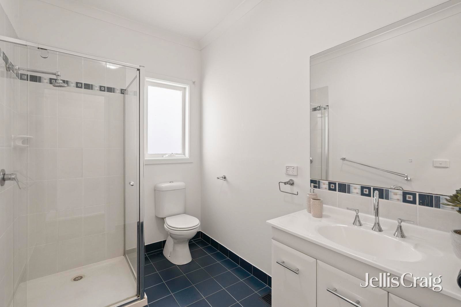 22 Lionel Crescent, Croydon image 8