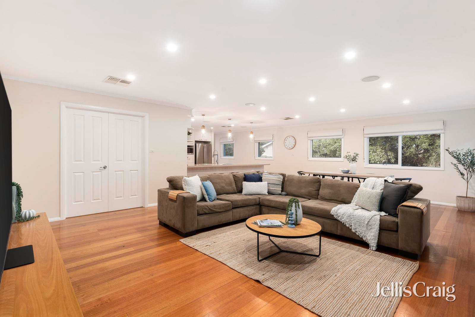 22 Long View Road, Croydon South image 3