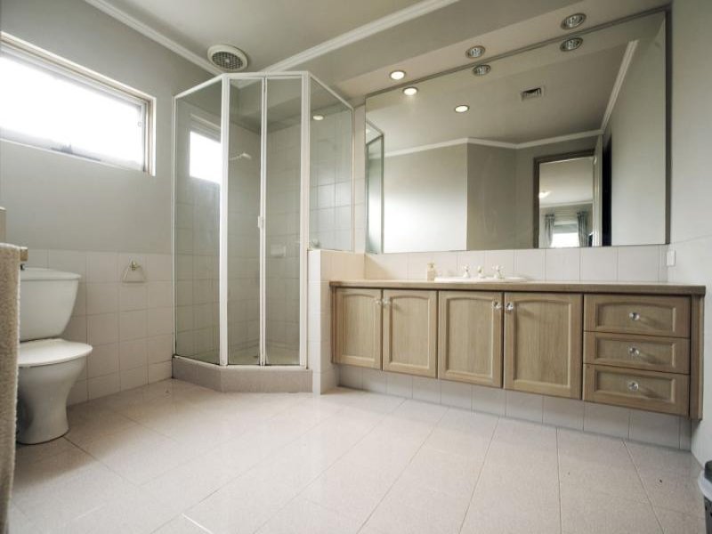 22 Mangarra Road, Canterbury image 6