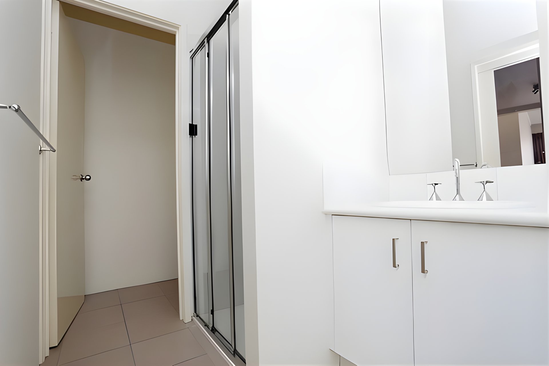 22 Mansion House Lane, West Melbourne image 6