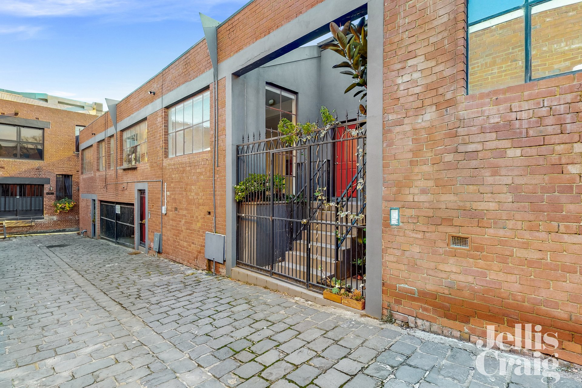 22 Mansion House Lane, West Melbourne image 1