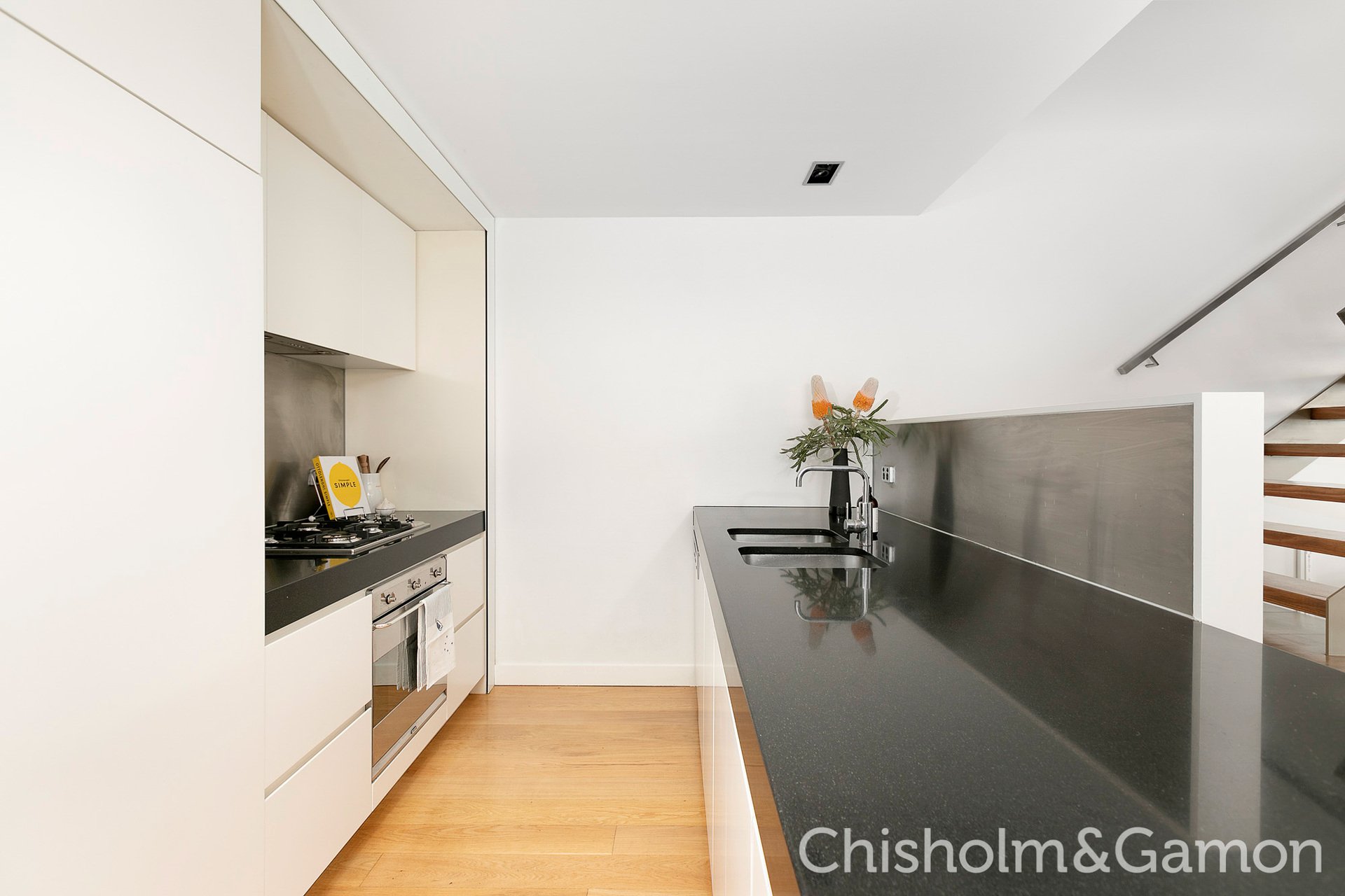 2/2 Marine Avenue, St Kilda image 6
