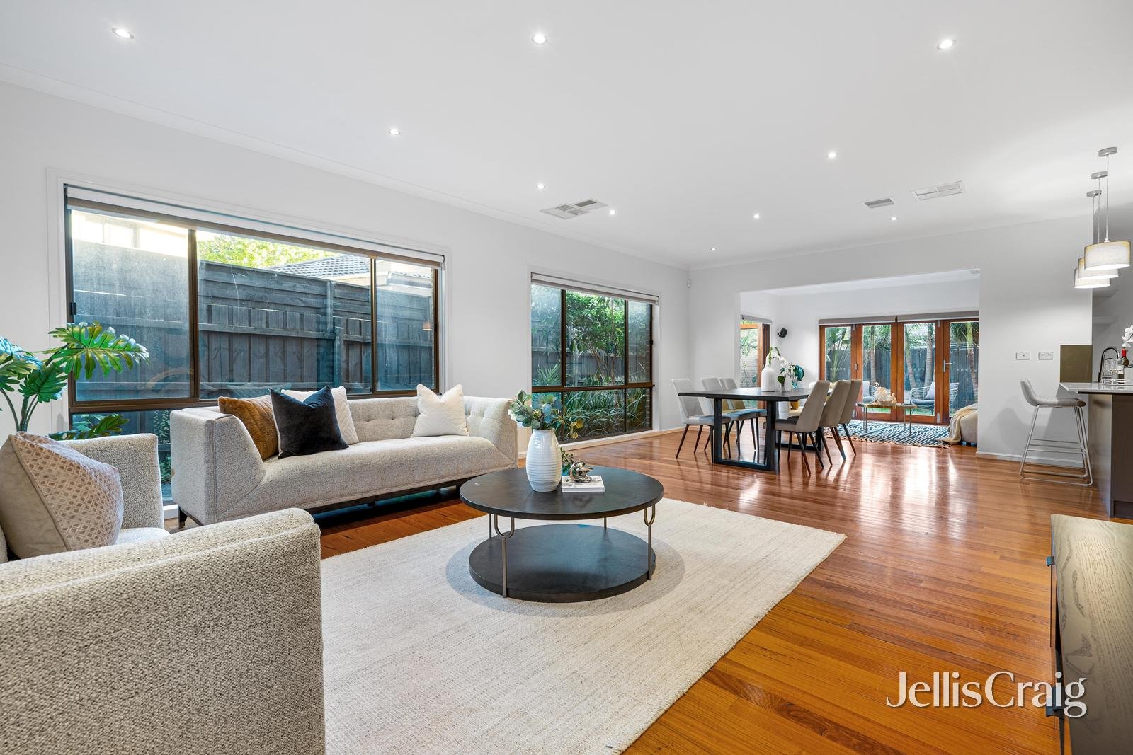 22 Mavista Avenue, Glen Waverley image 2
