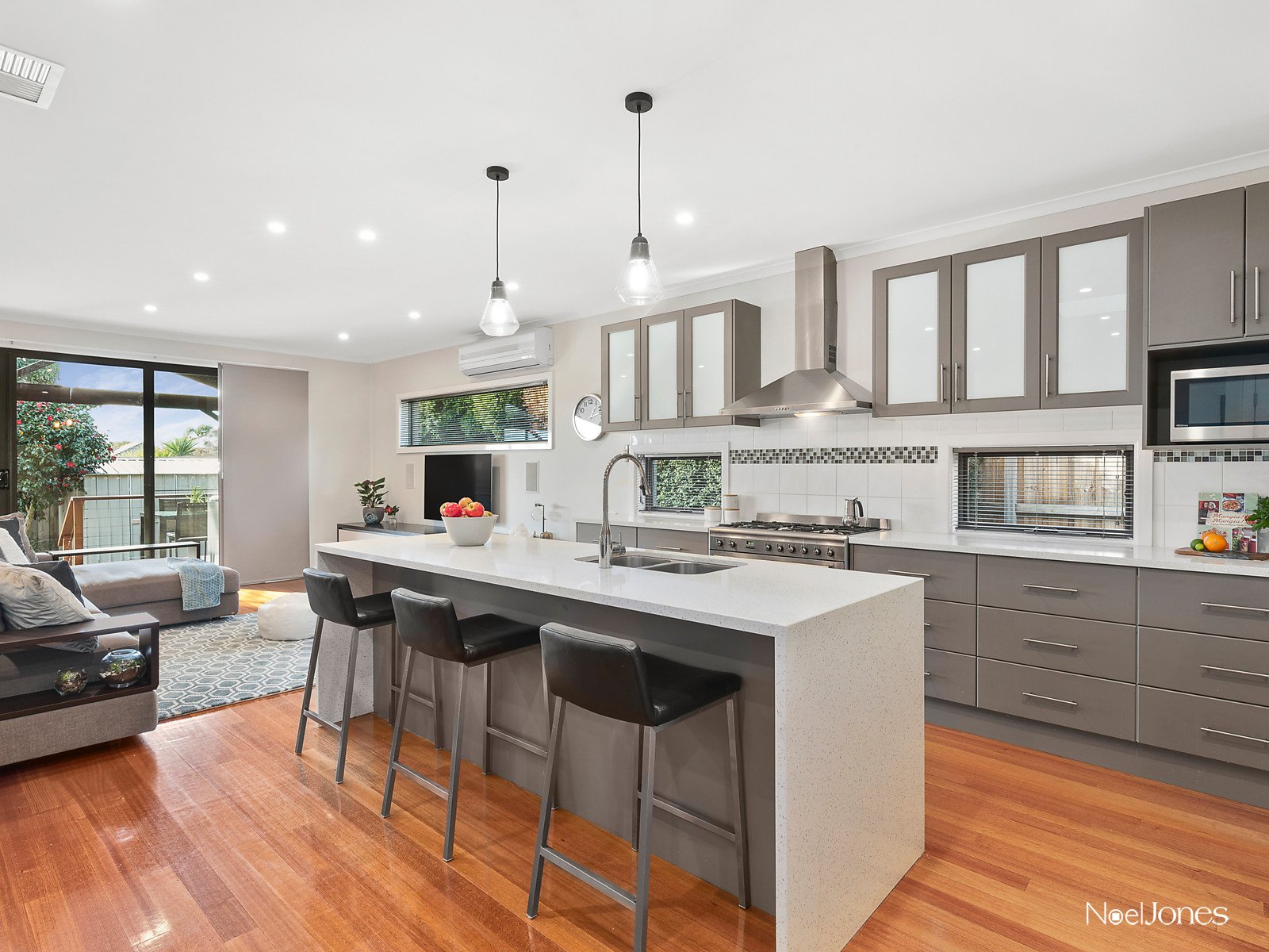 22 Morrie Crescent, Blackburn North image 3