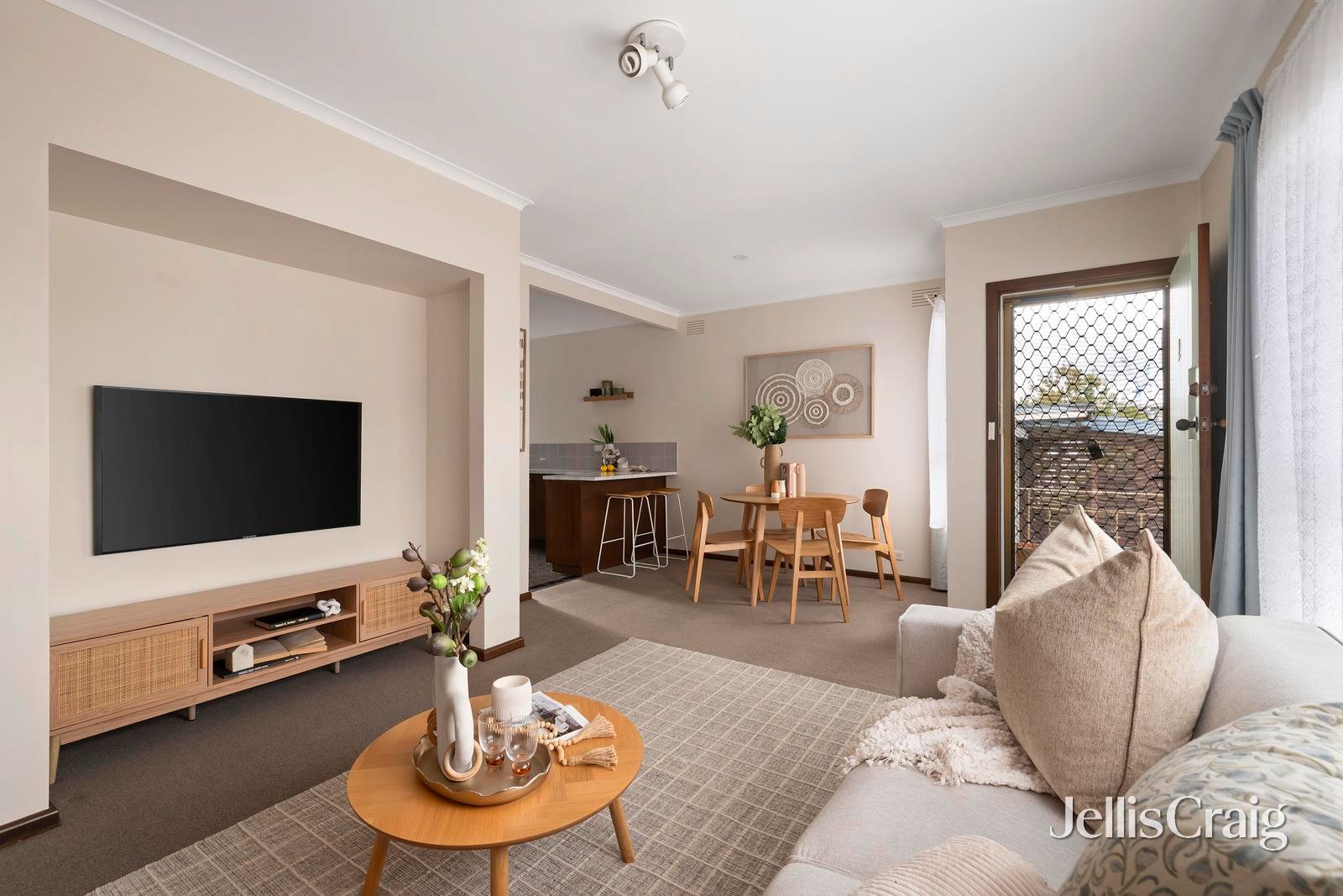 2/2 Munro Street, Ringwood image 3
