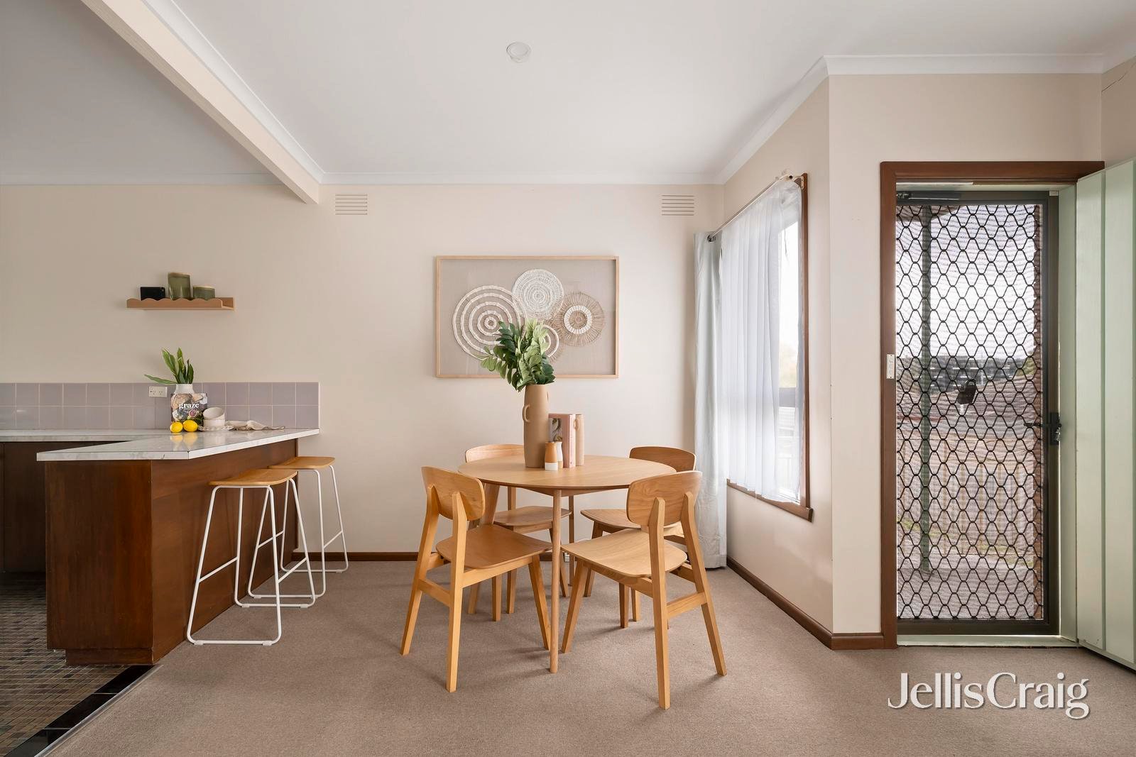 2/2 Munro Street, Ringwood image 4