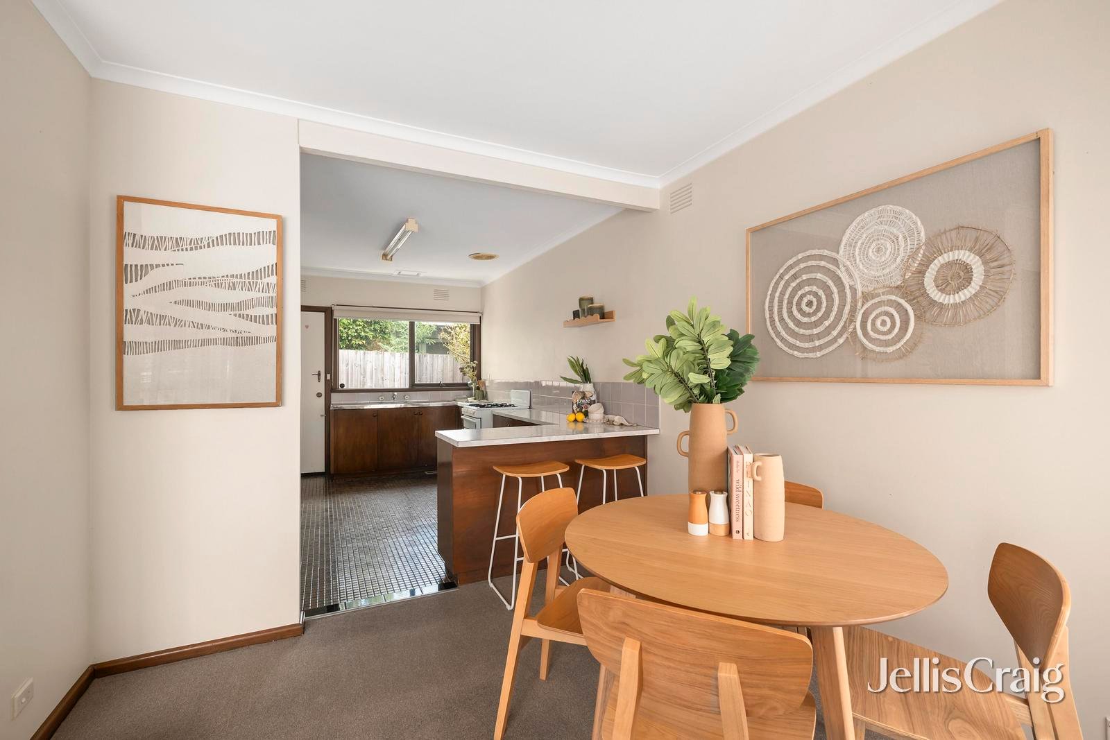 2/2 Munro Street, Ringwood image 5