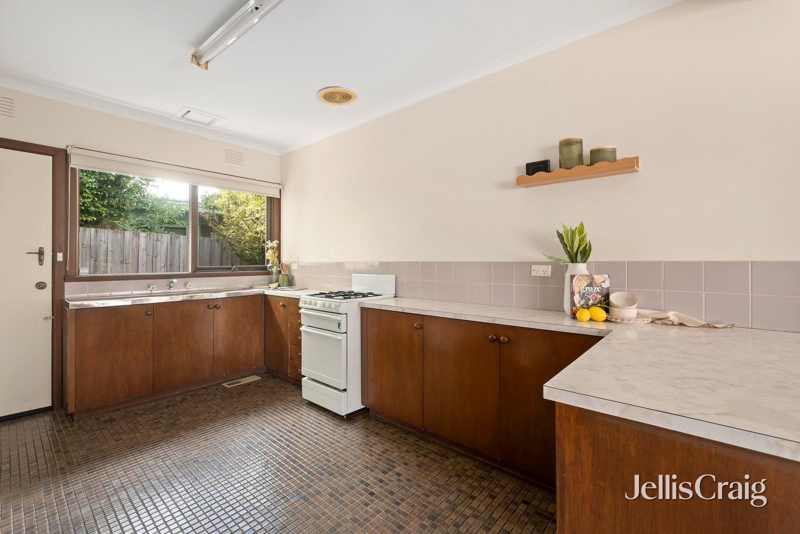 2/2 Munro Street, Ringwood image 6