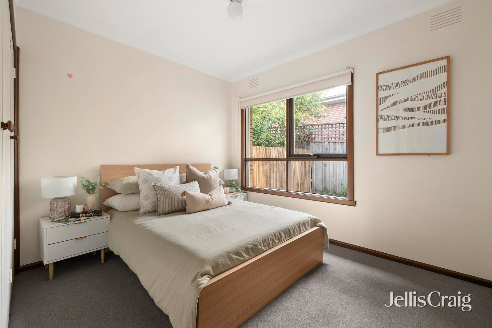 2/2 Munro Street, Ringwood image 8