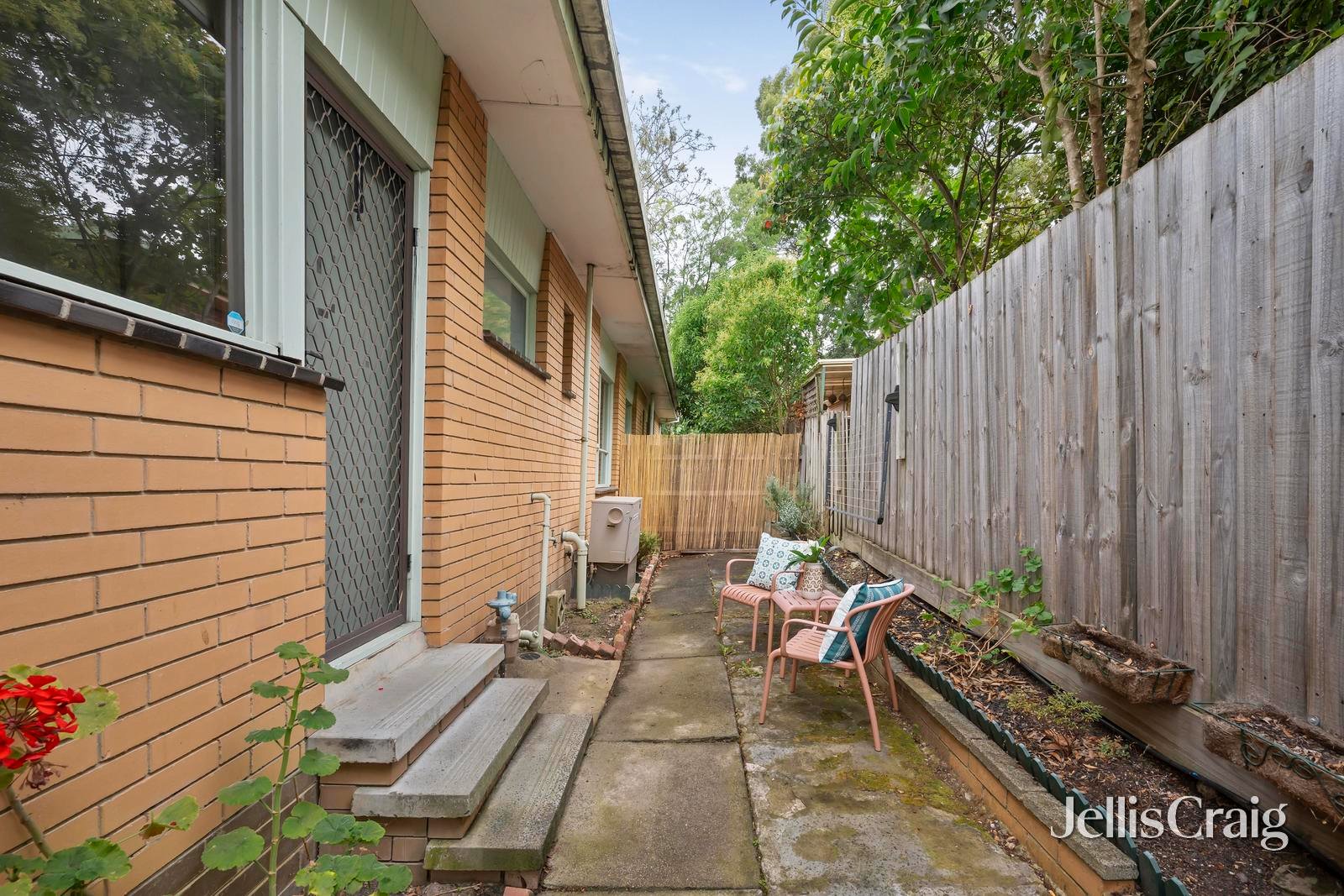 2/2 Munro Street, Ringwood image 11