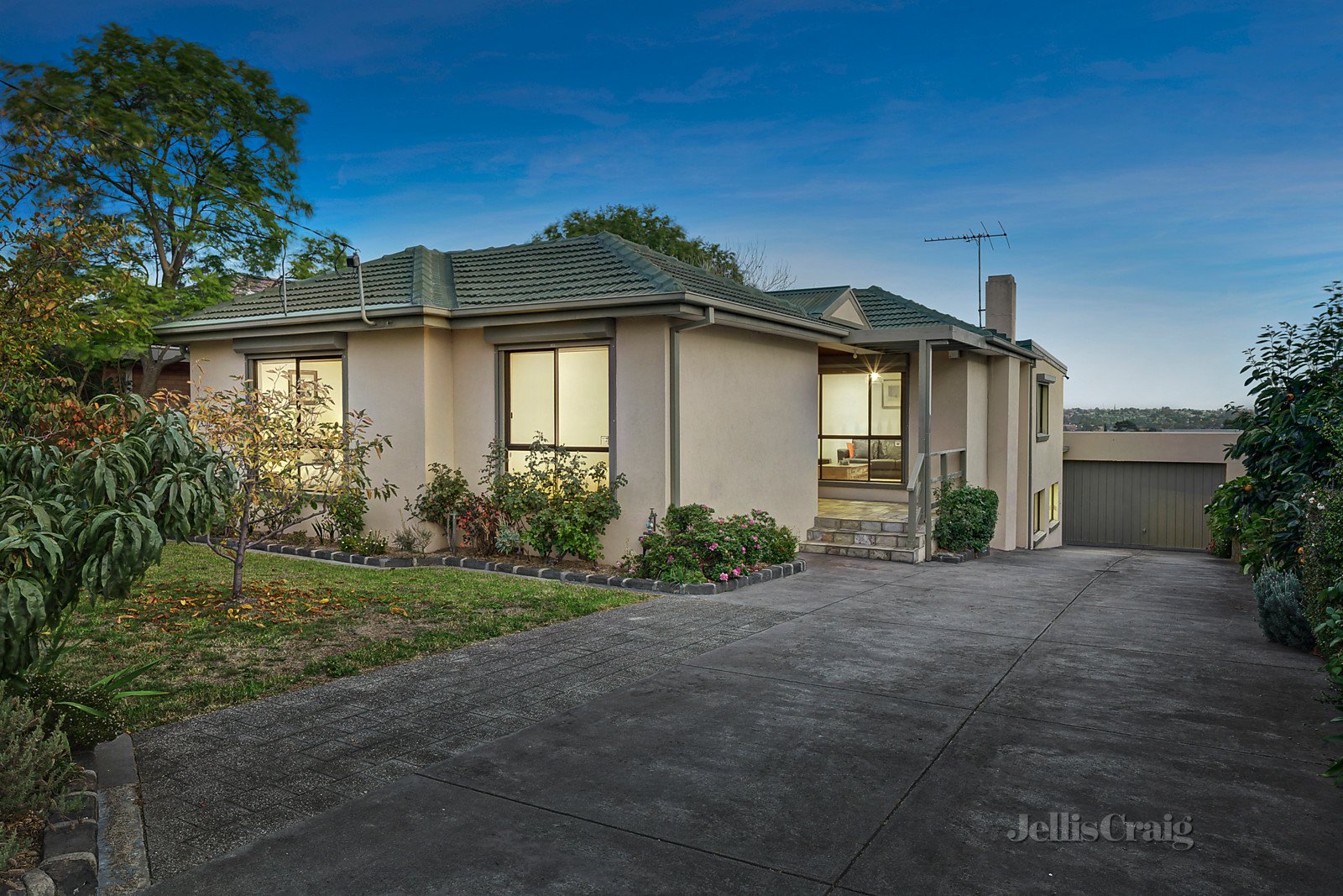 22 Nirvana Crescent, Bulleen image 1