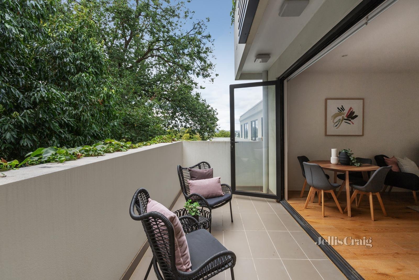 22 Norfolk Place, Malvern image 3