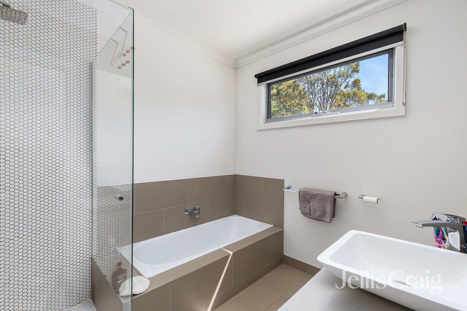 2/2 Old Lower Plenty Road, Viewbank image 8