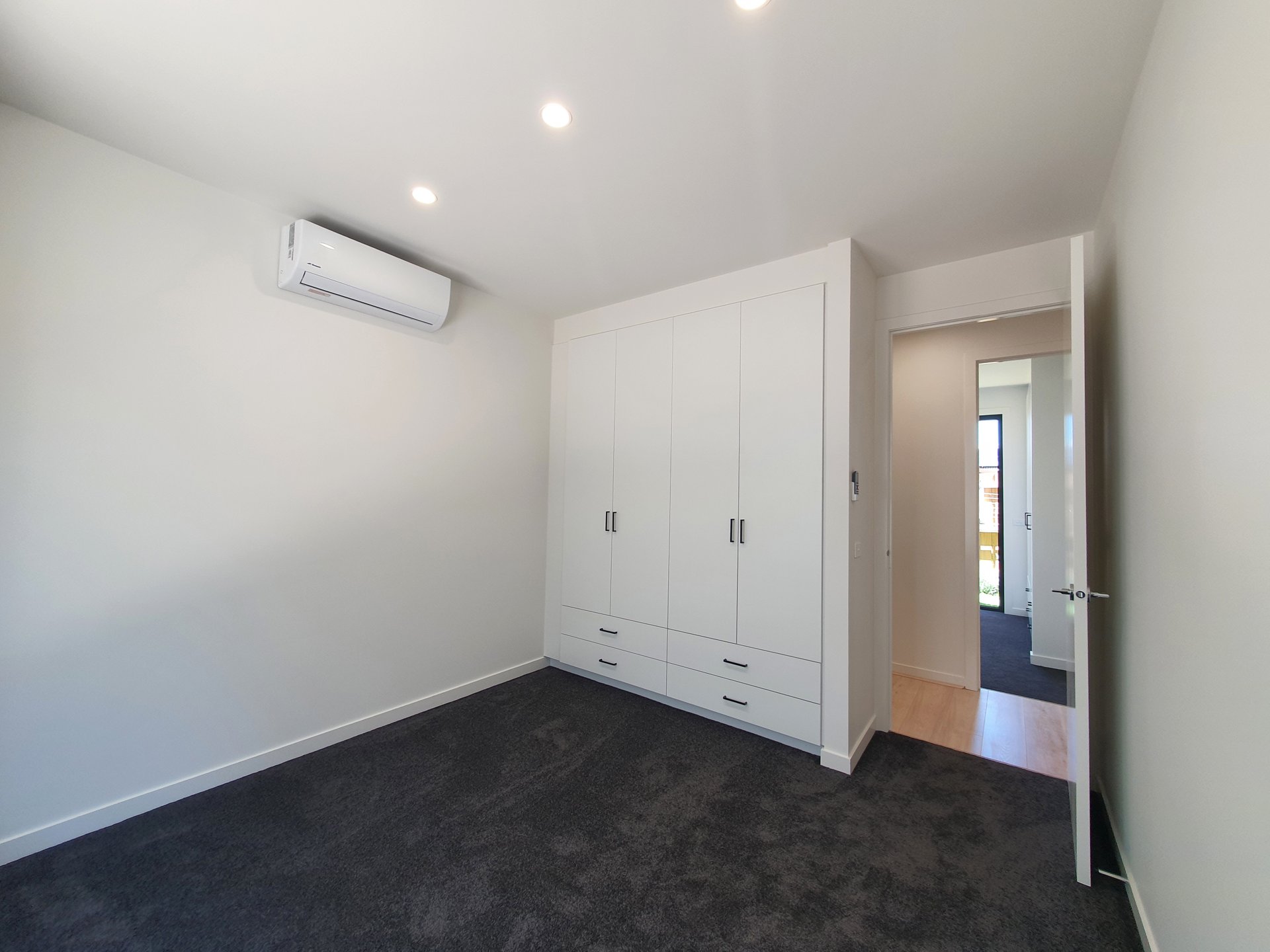 Property Gallery Thumbnail 5