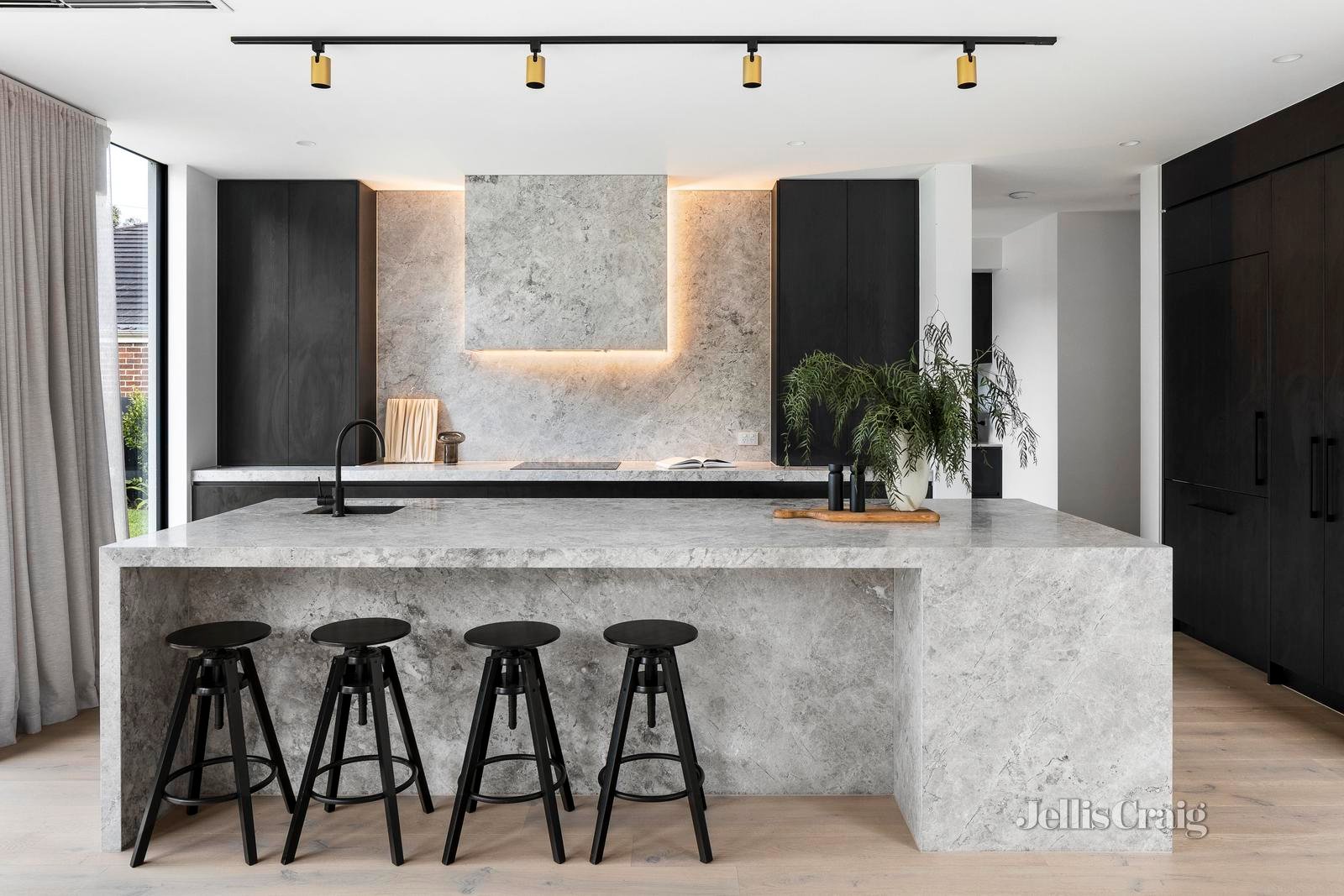 22 Oxford Street, Camberwell image 5