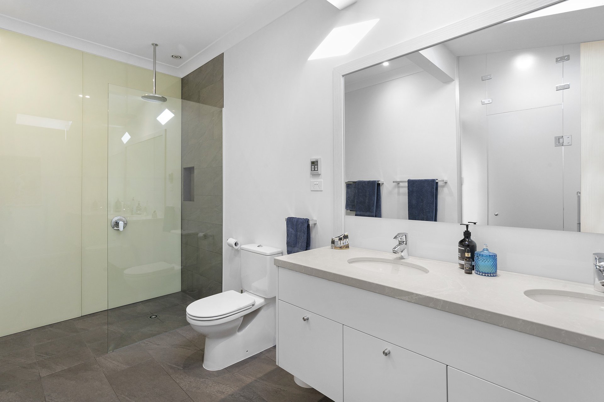 Property Gallery Thumbnail 8