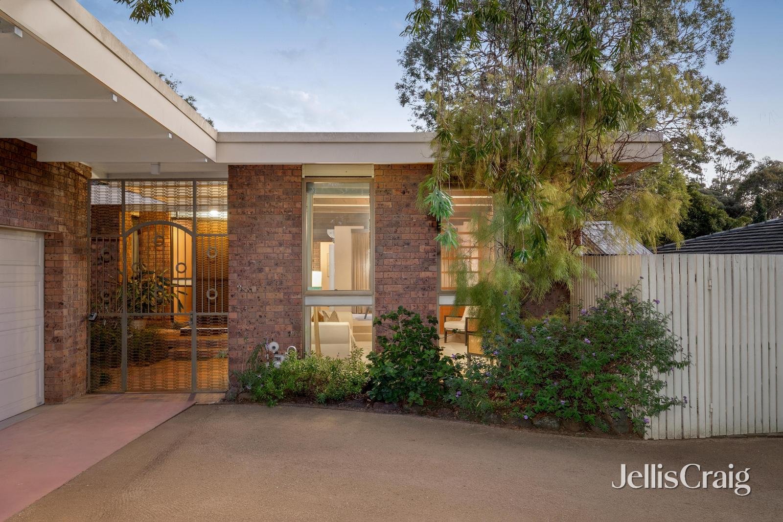 22 Phillips Crescent, Rosanna image 1