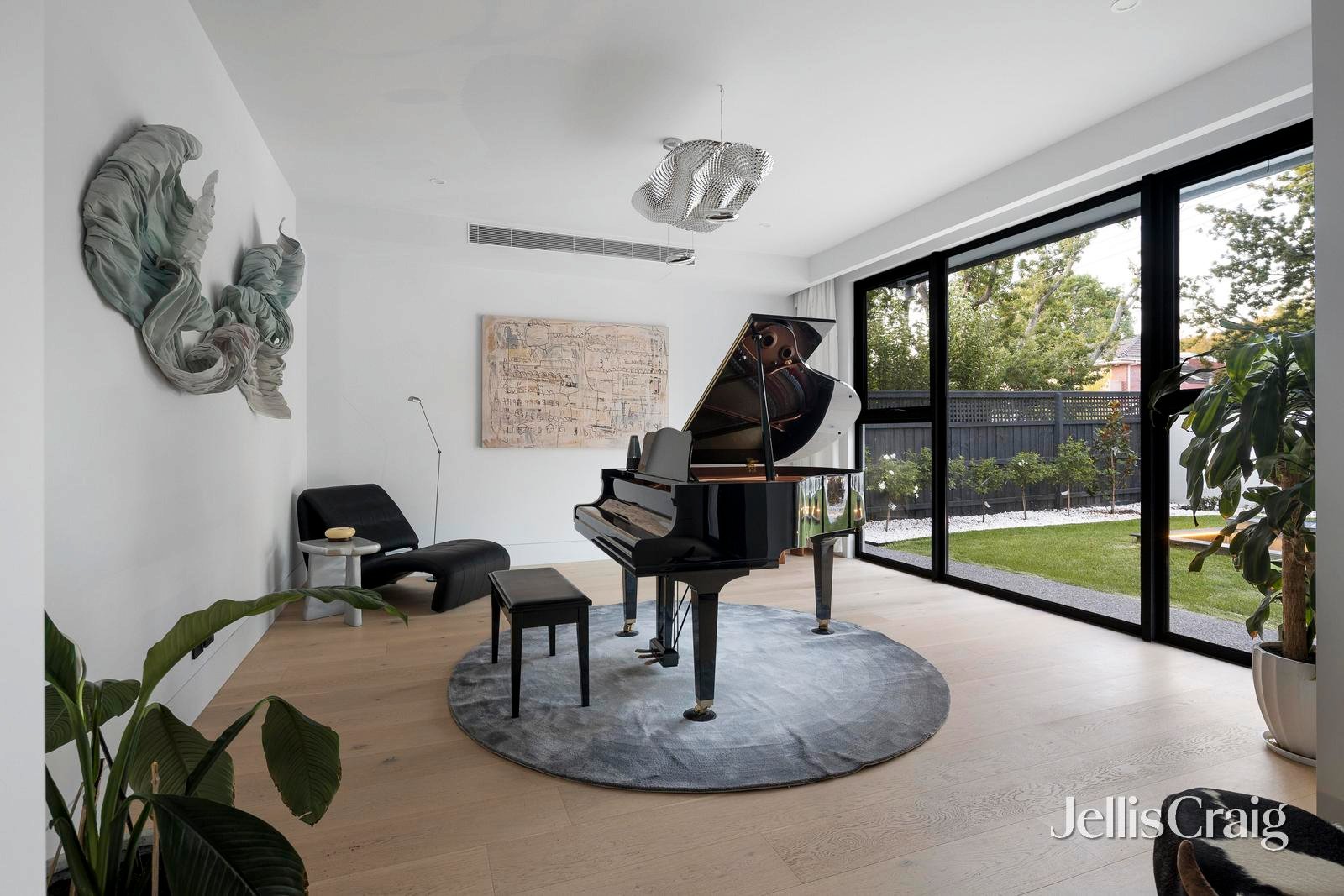 22 Pine Avenue, Camberwell image 2