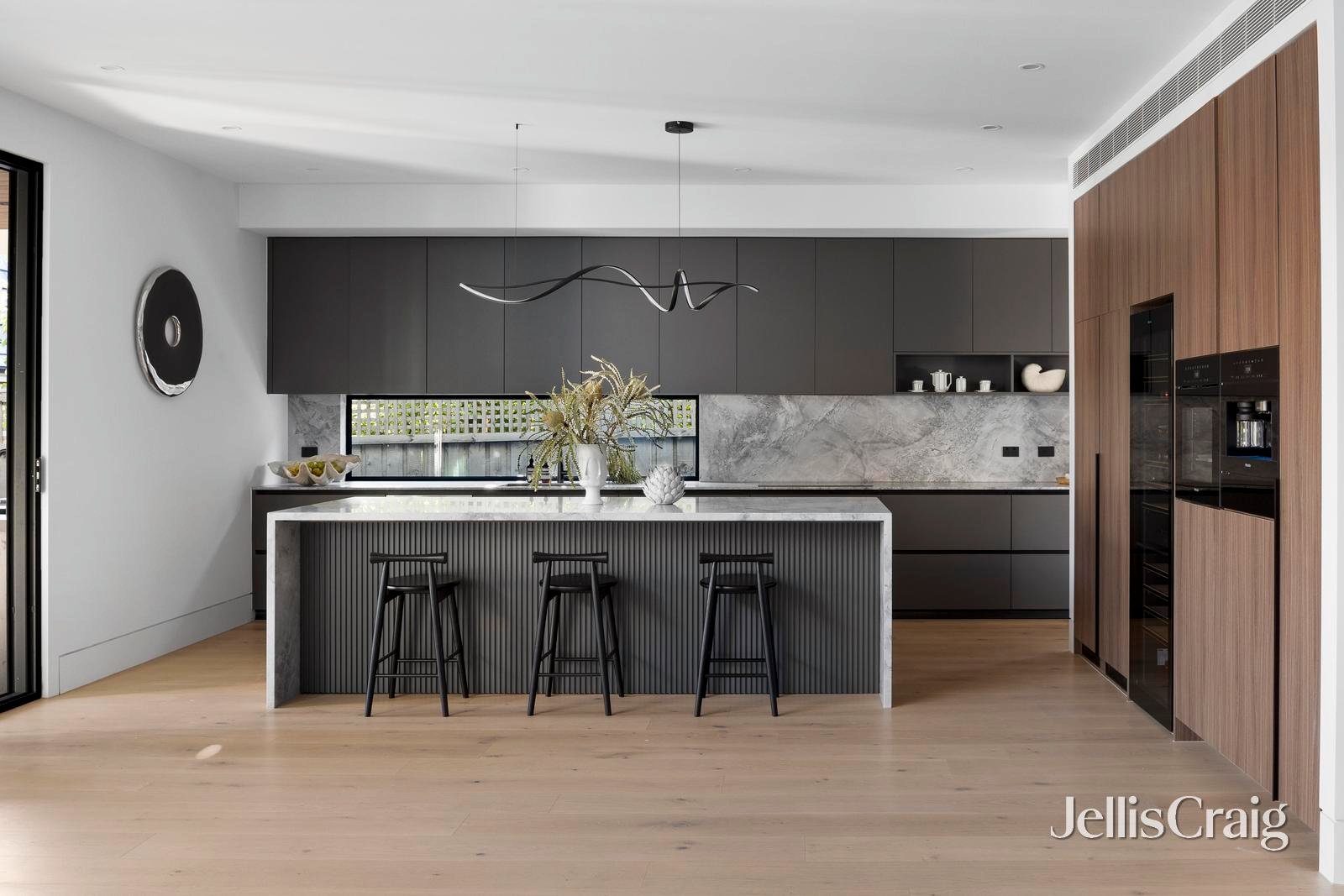 22 Pine Avenue, Camberwell image 6