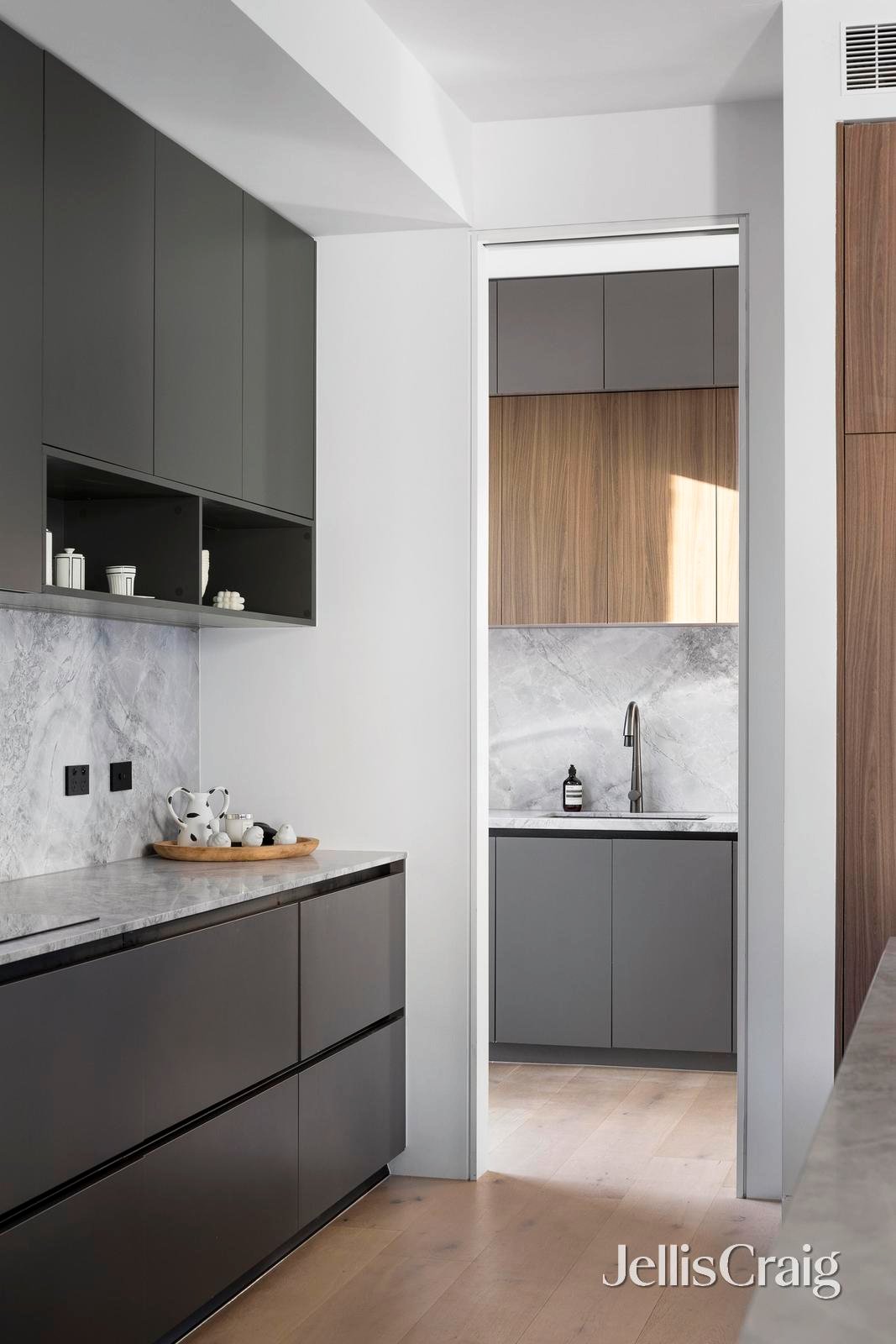 22 Pine Avenue, Camberwell image 8