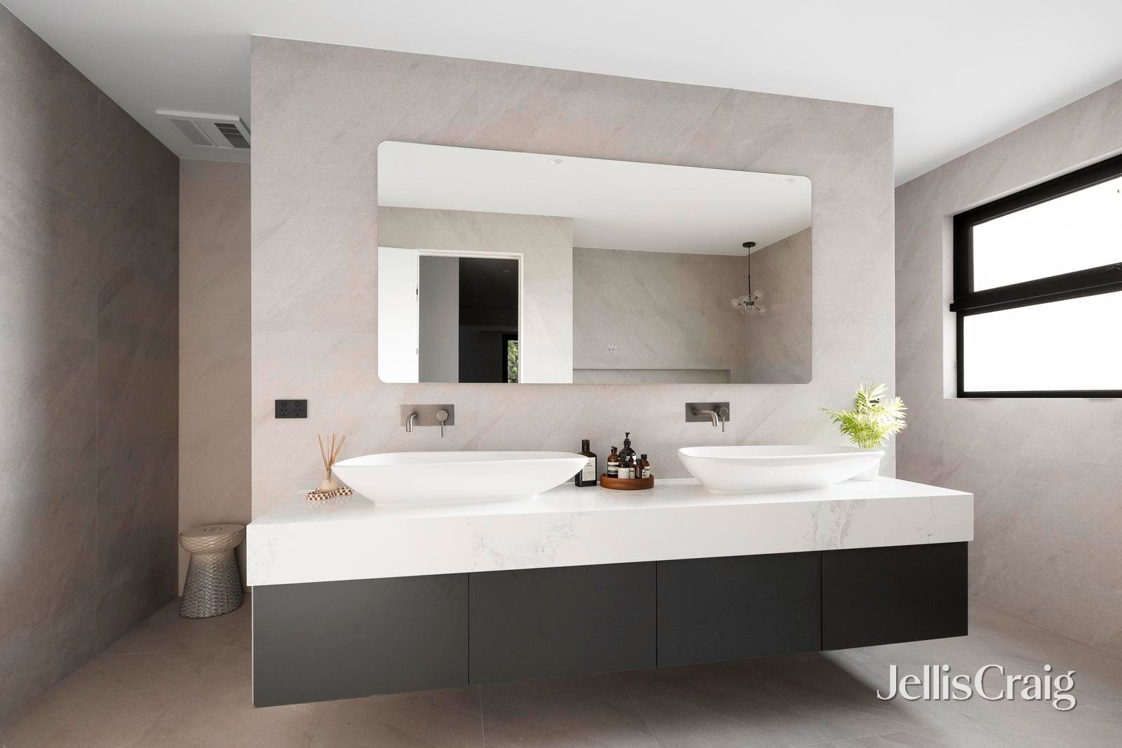 22 Pine Avenue, Camberwell image 14