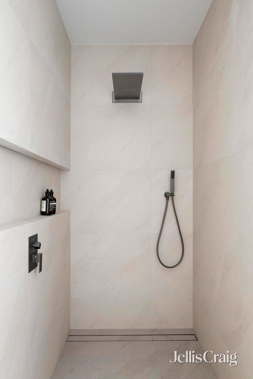 22 Pine Avenue, Camberwell image 15