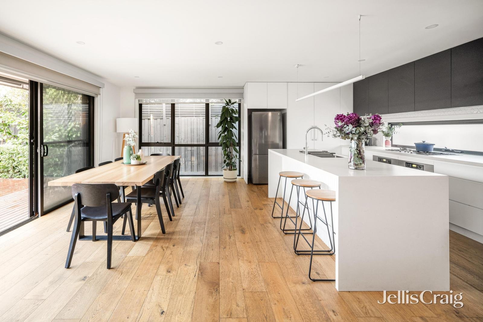 2/2 Randall Avenue, Edithvale image 2