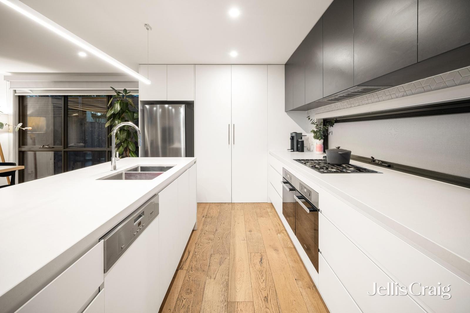 2/2 Randall Avenue, Edithvale image 4