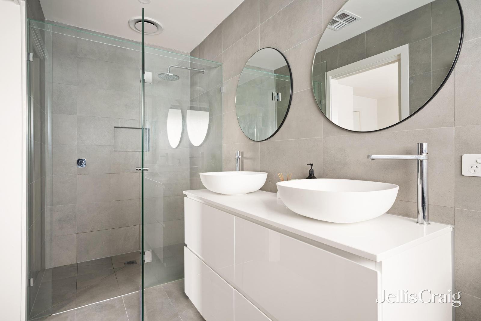 2/2 Randall Avenue, Edithvale image 9