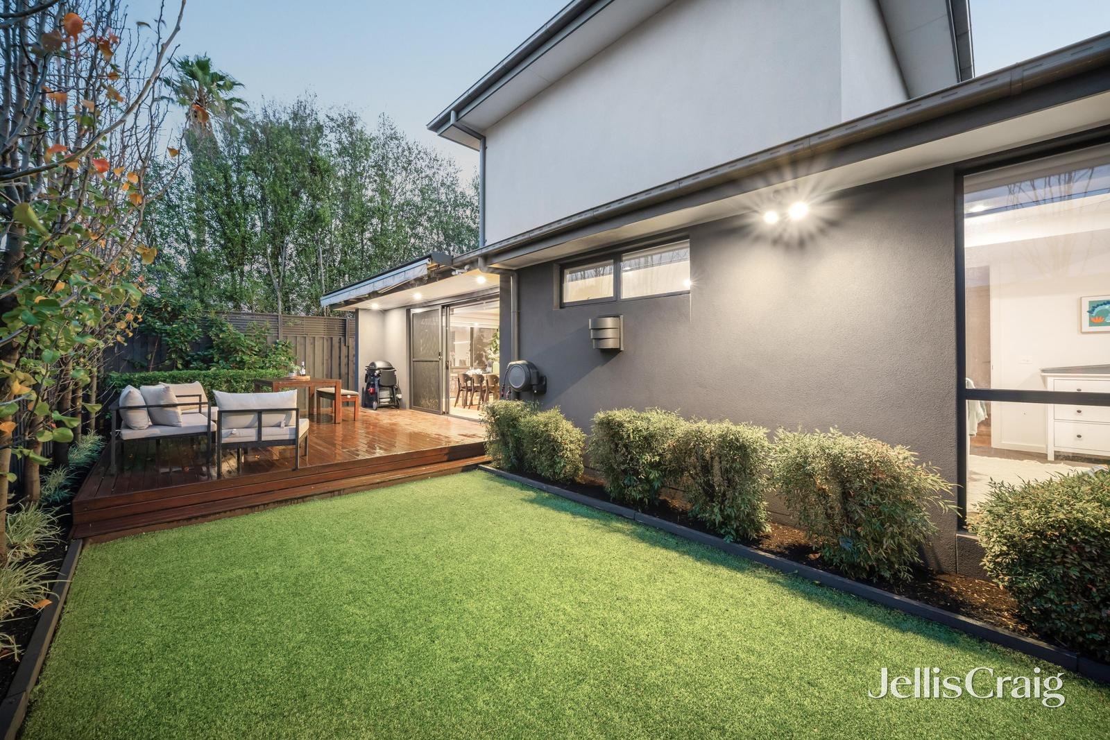 2/2 Randall Avenue, Edithvale image 12