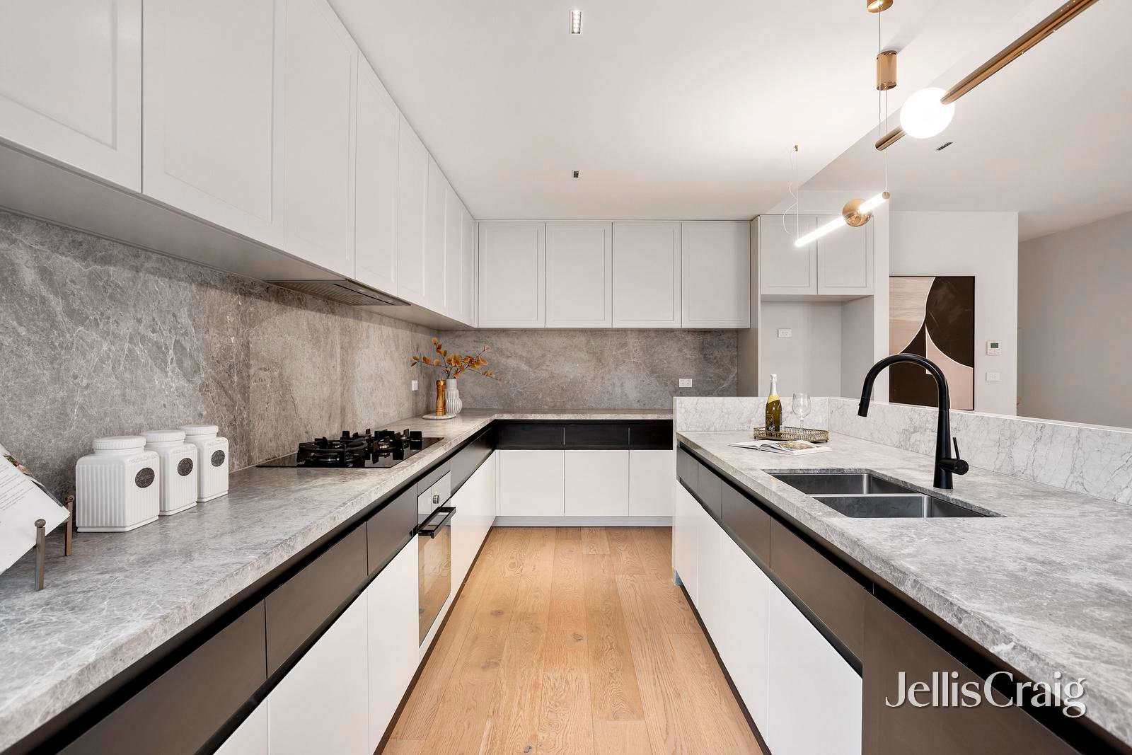 2/2 Randell Court, Doncaster East image 3