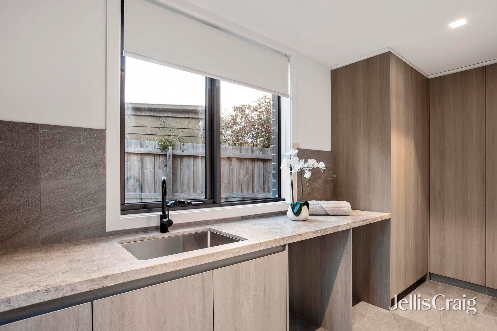 2/2 Randell Court, Doncaster East image 13