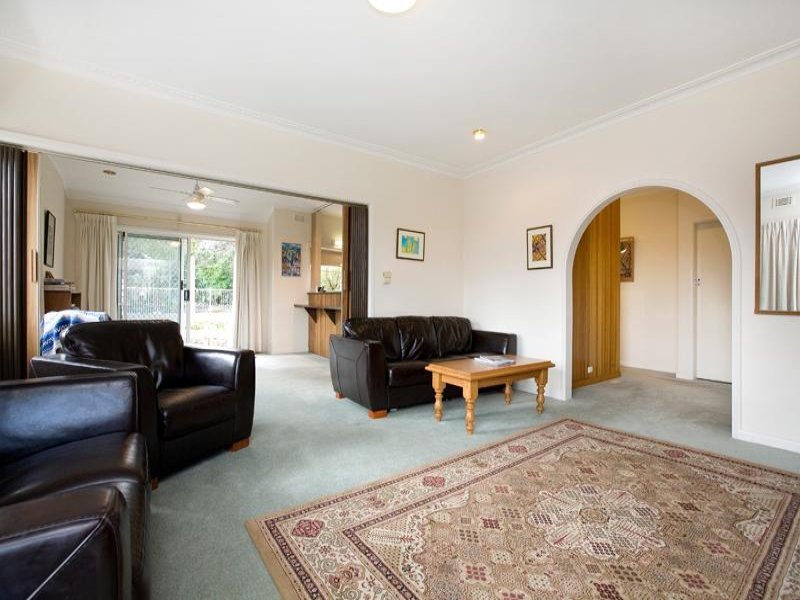 22 Reading Avenue, Balwyn North image 2