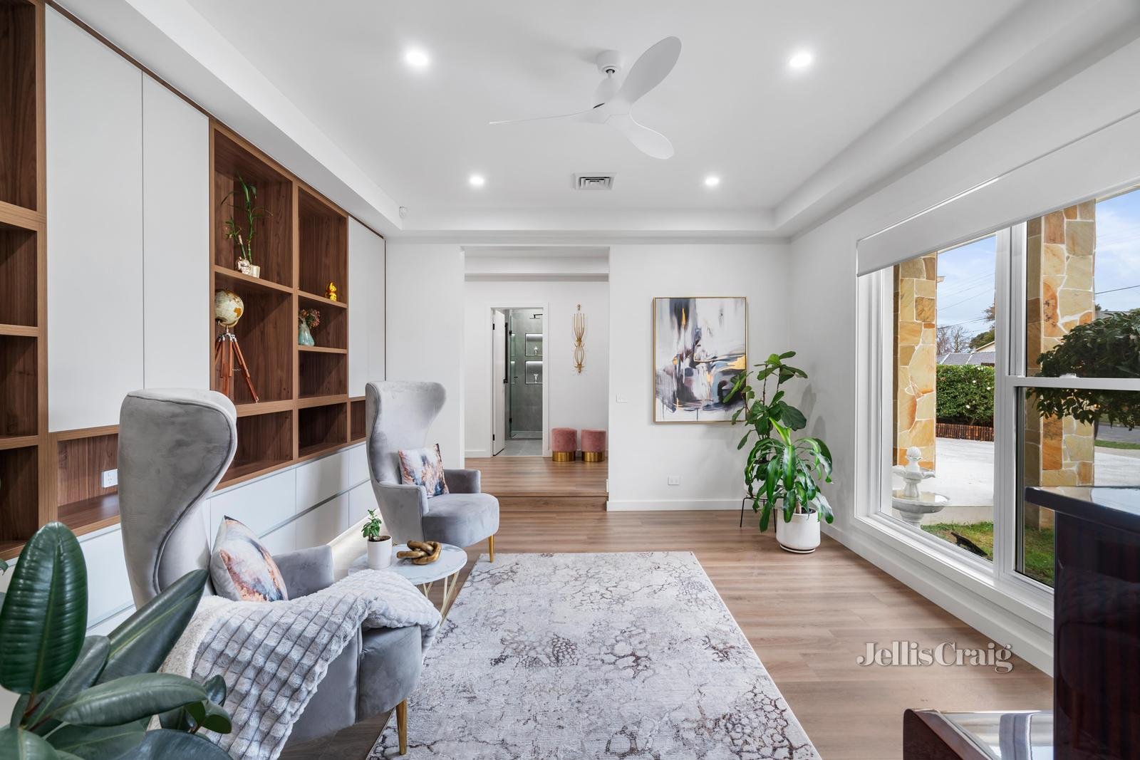 22 Rob Roy Street, Glen Waverley image 3
