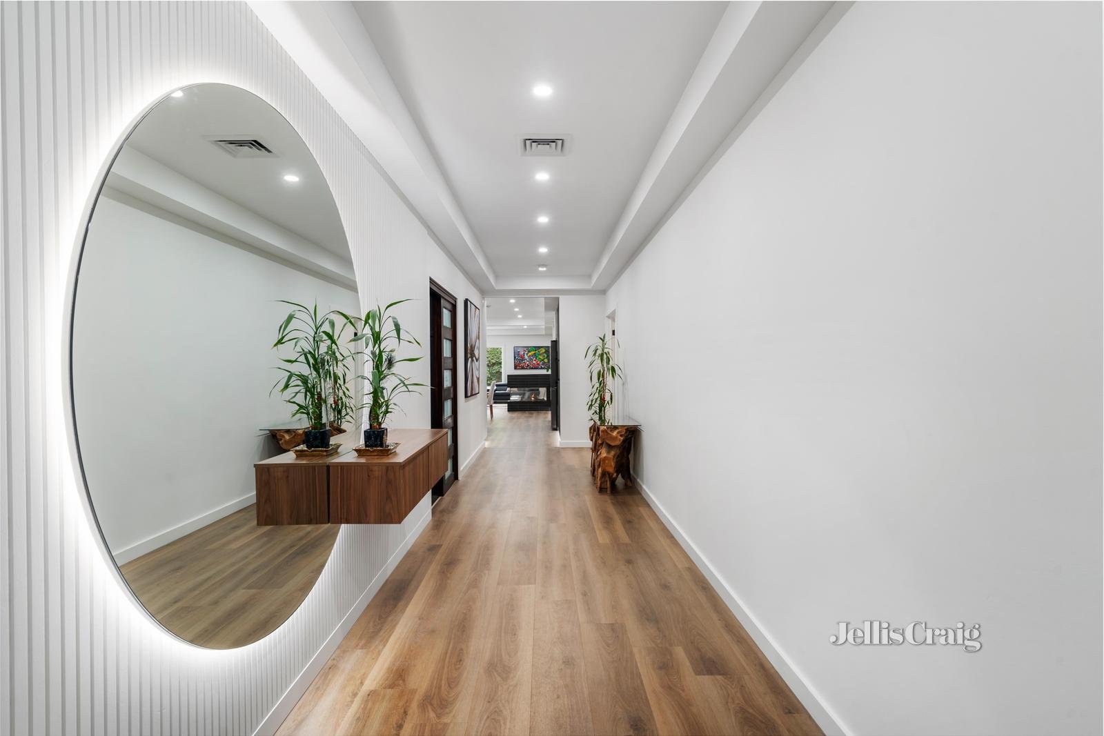 22 Rob Roy Street, Glen Waverley image 4