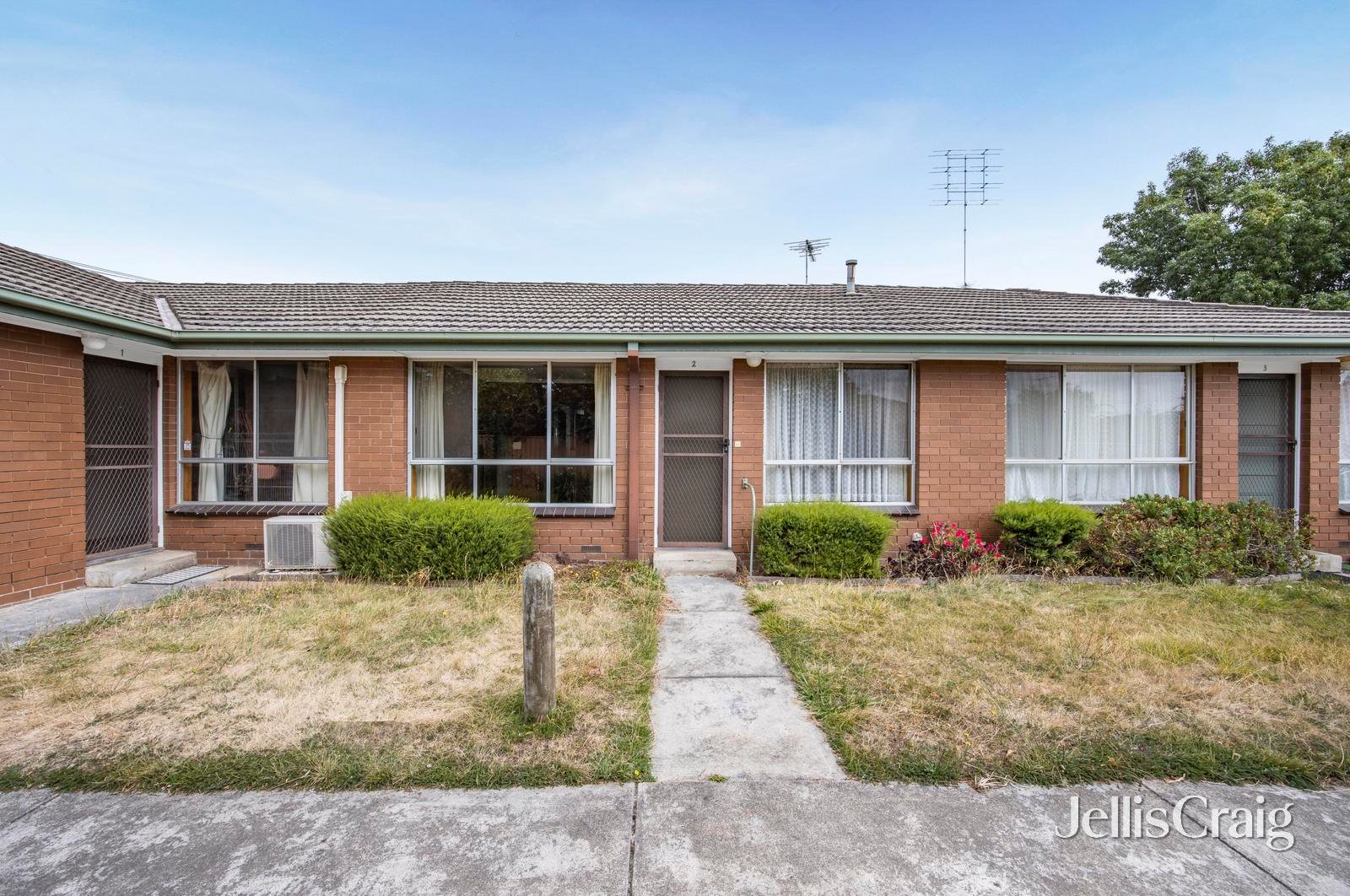 2/2 Rotherwood Street, Wendouree image 1