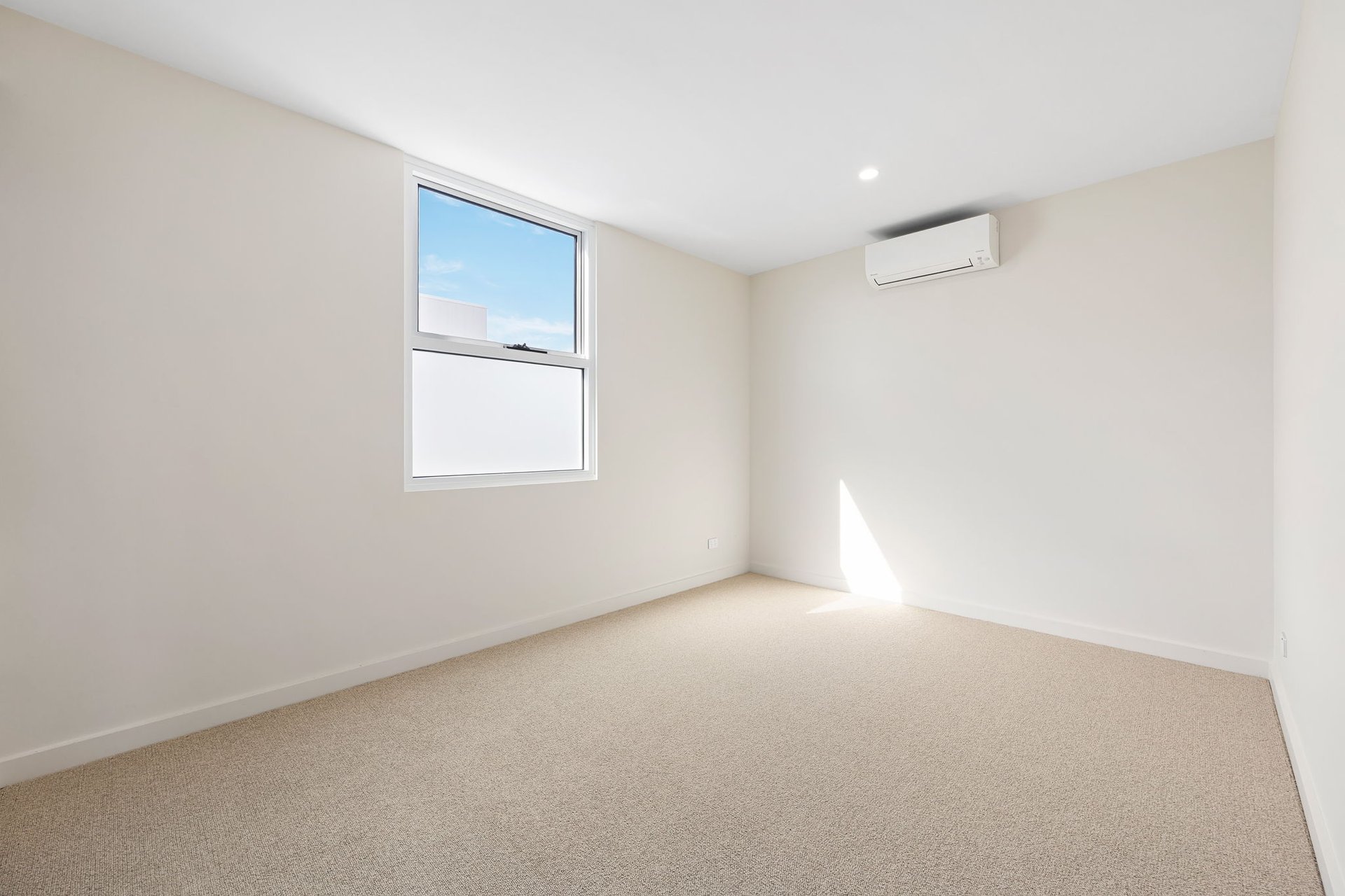 2/2 Ruda Street, Doncaster image 7
