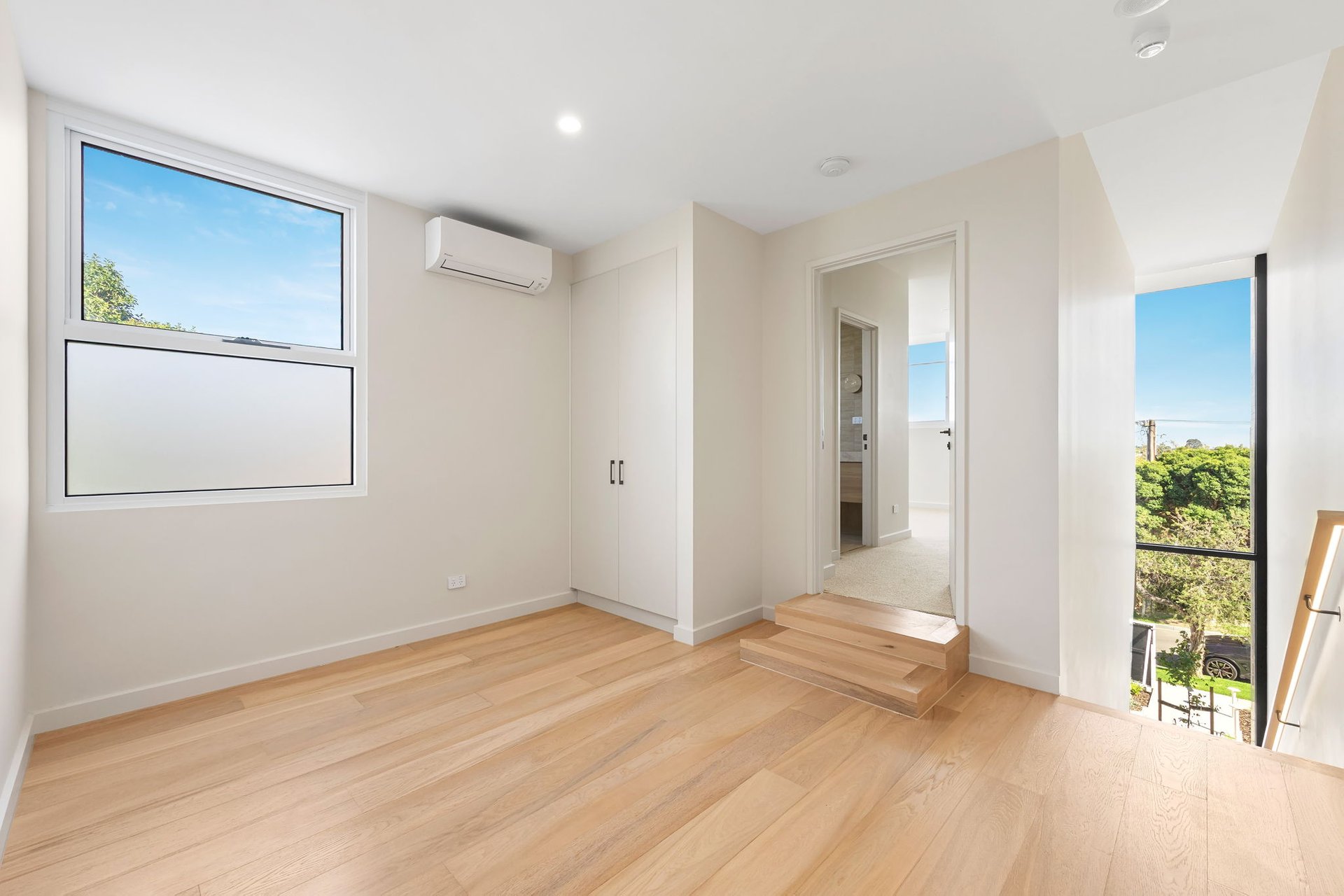 2/2 Ruda Street, Doncaster image 5