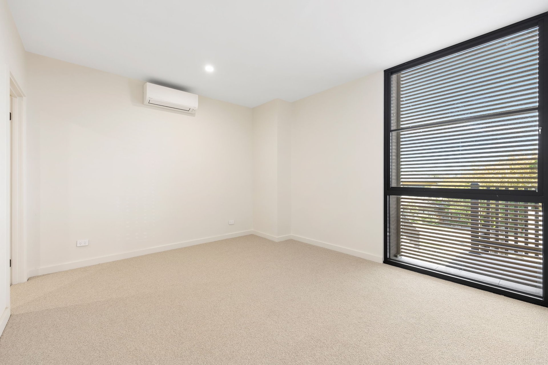 2/2 Ruda Street, Doncaster image 6