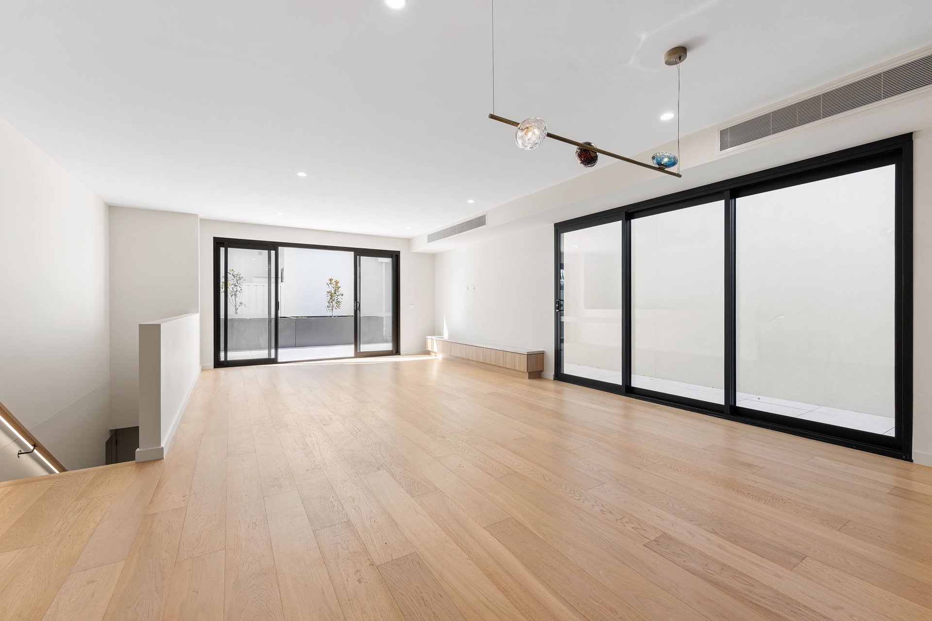 2/2 Ruda Street, Doncaster image 2