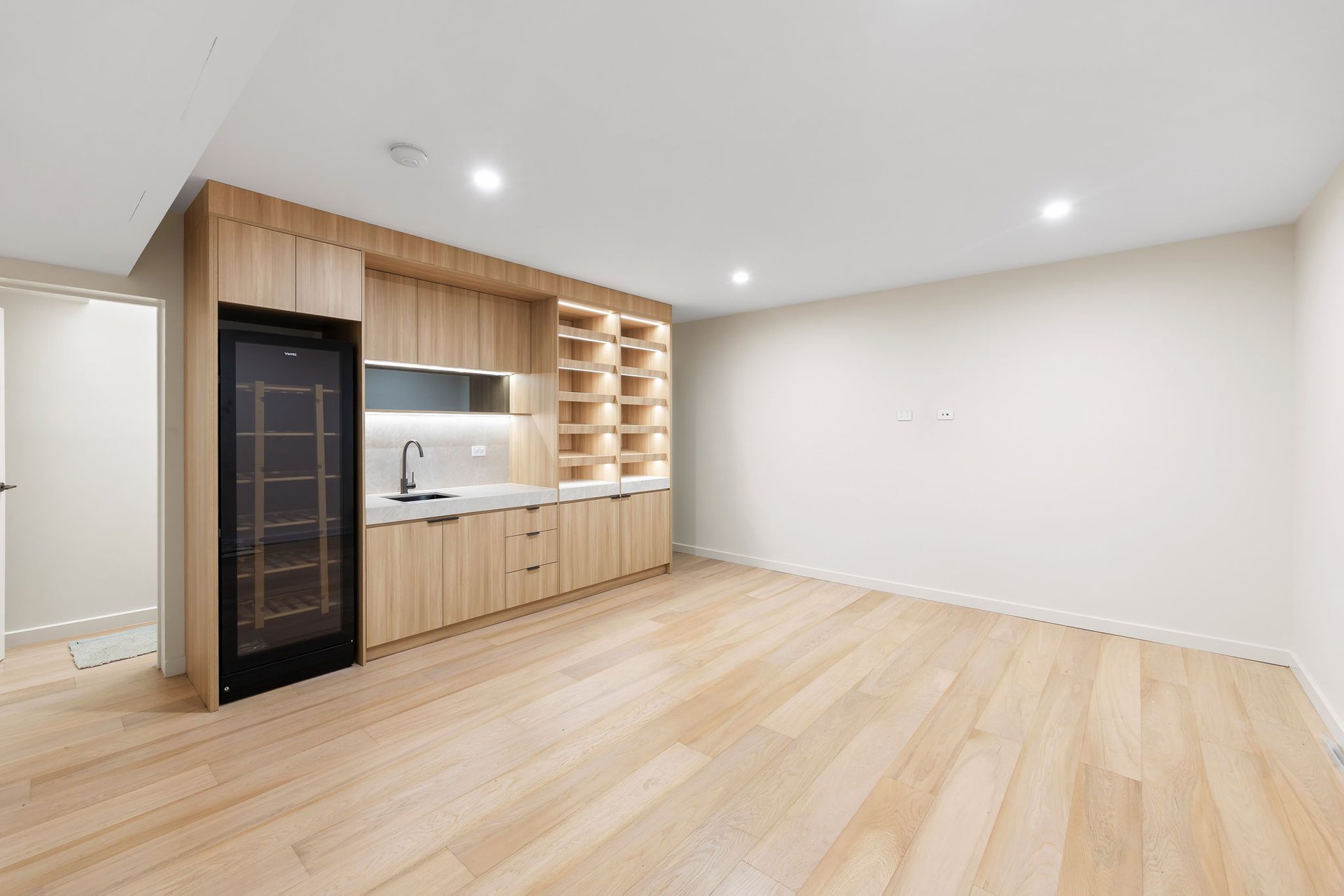 2/2 Ruda Street, Doncaster image 4