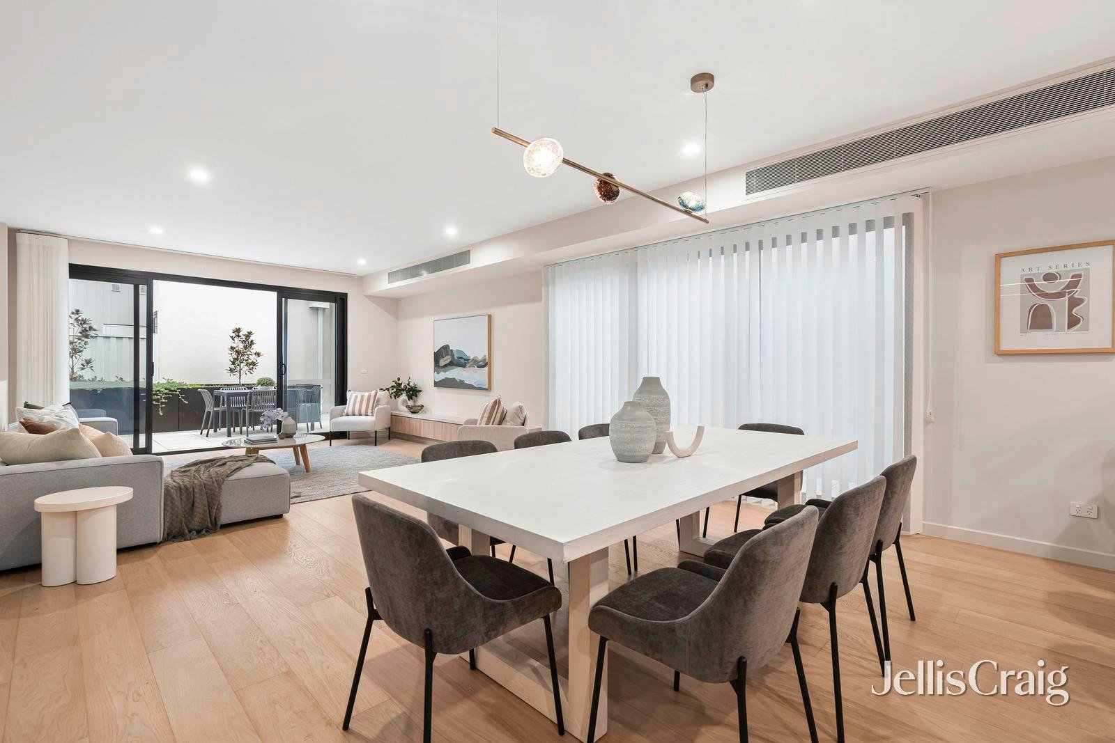 2/2 Ruda Street, Doncaster image 3
