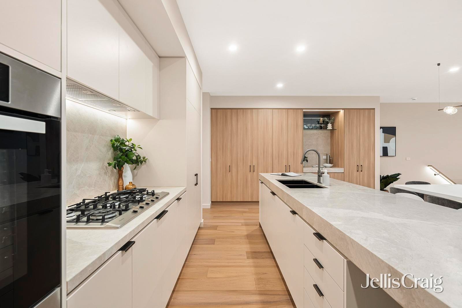 2/2 Ruda Street, Doncaster image 5