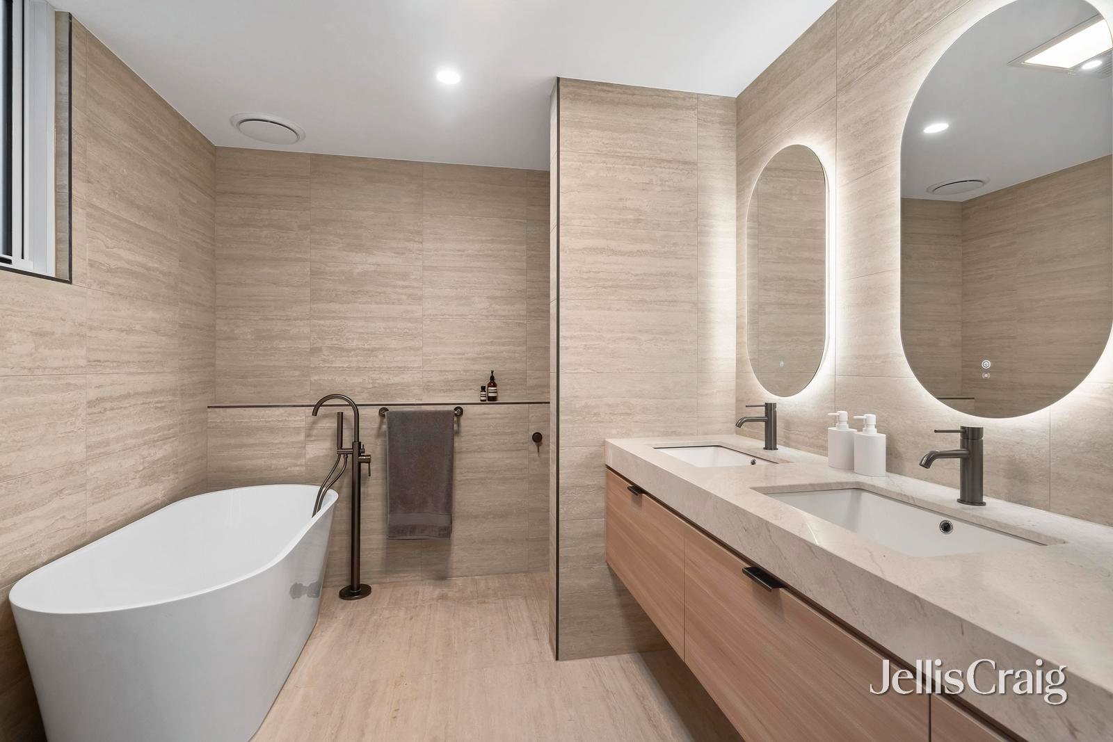 2/2 Ruda Street, Doncaster image 13