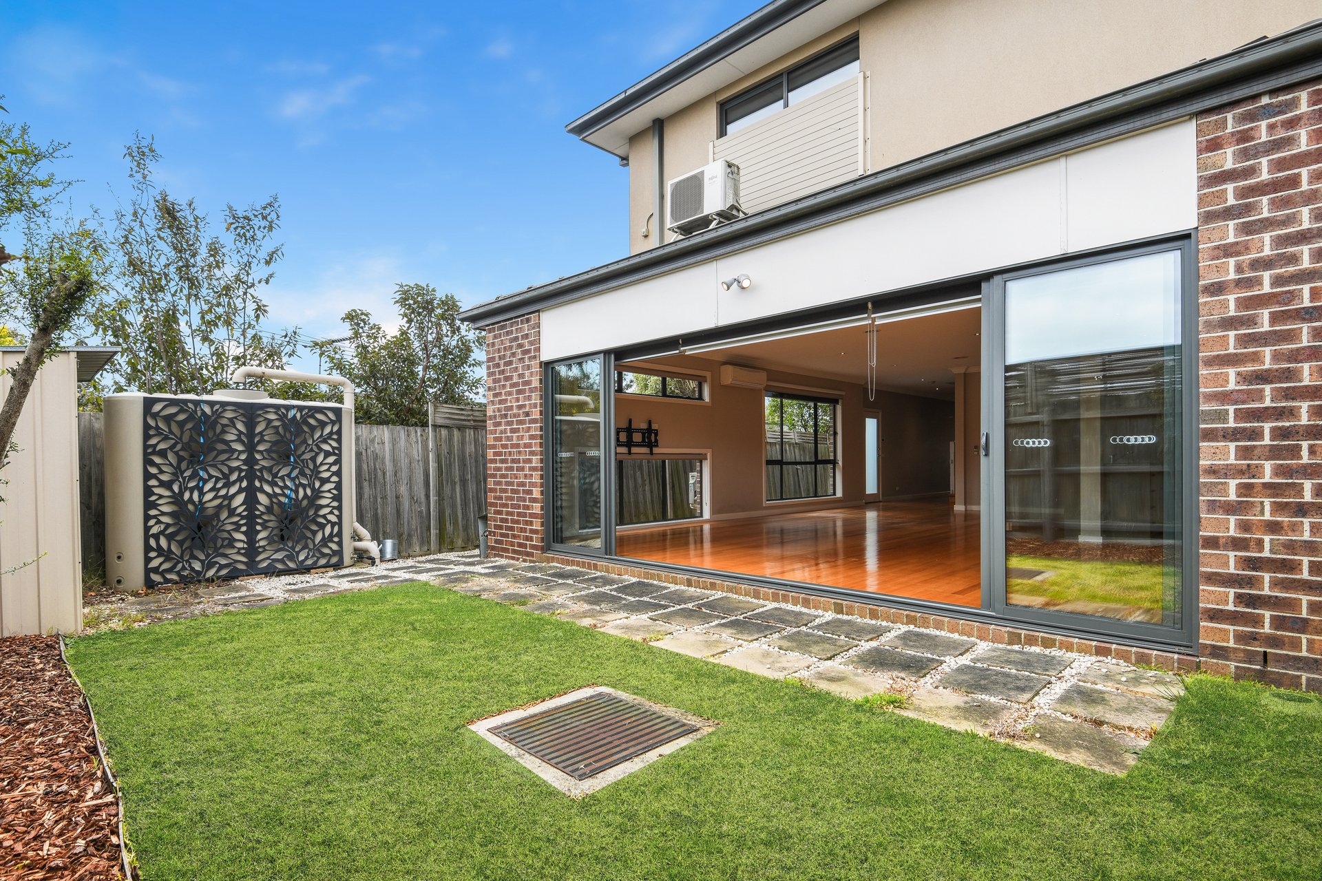 2/2 Saint Cloud Court, Mount Waverley image 8