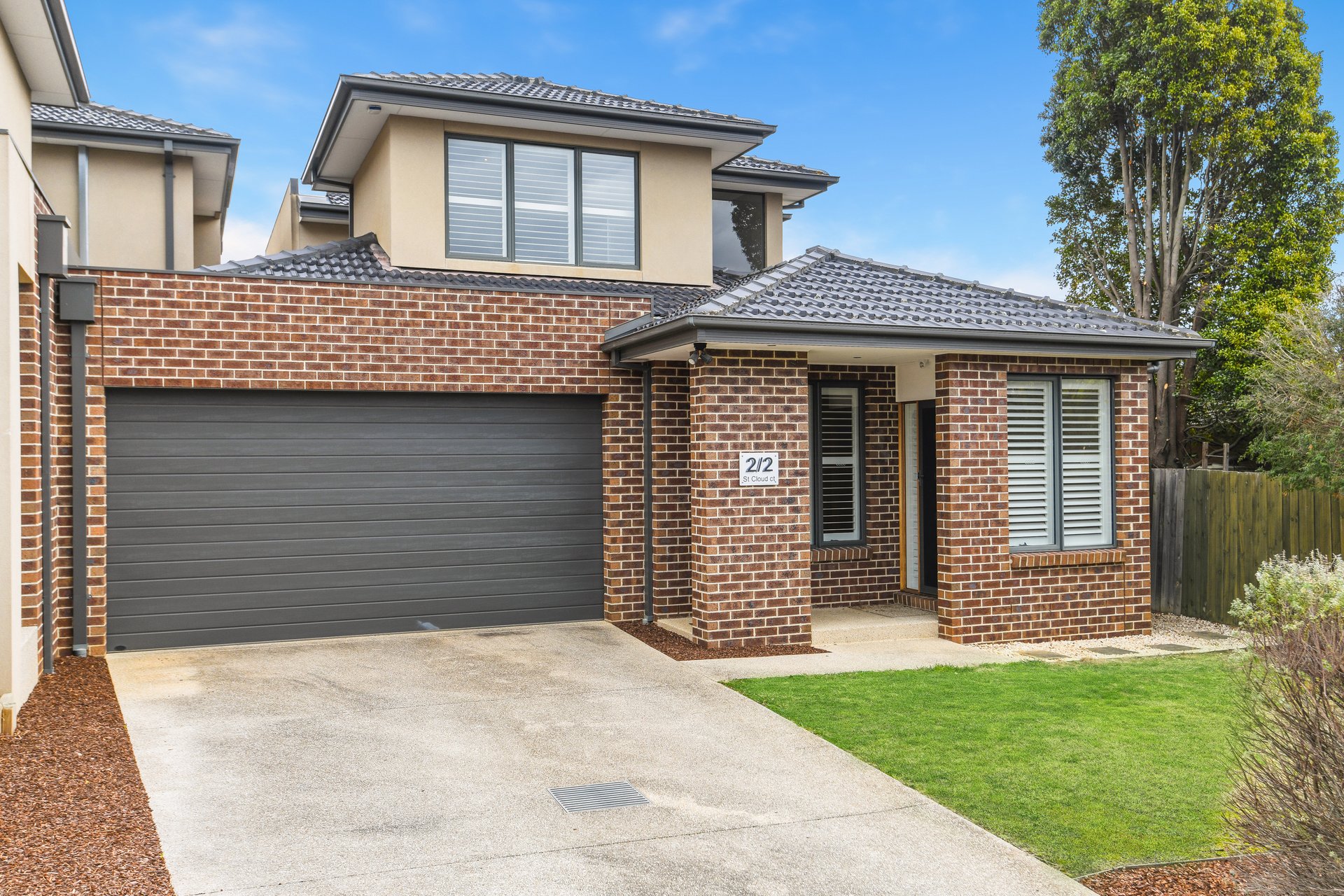 2/2 Saint Cloud Court, Mount Waverley image 1